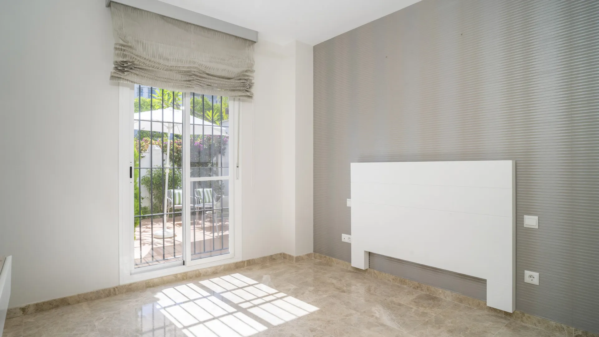 Apartamento planta baja en venta en Los Naranjos de Marbella