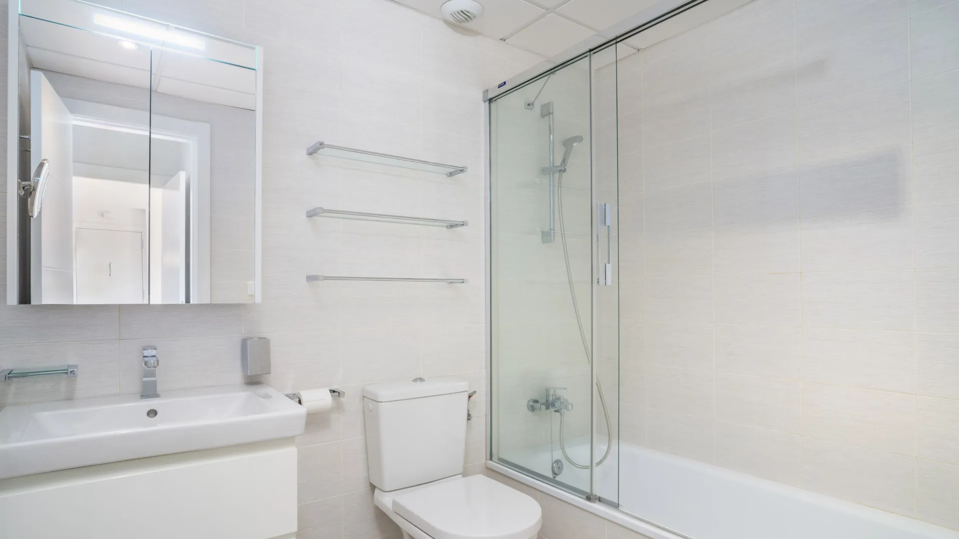 Apartamento planta baja en venta en Los Naranjos de Marbella