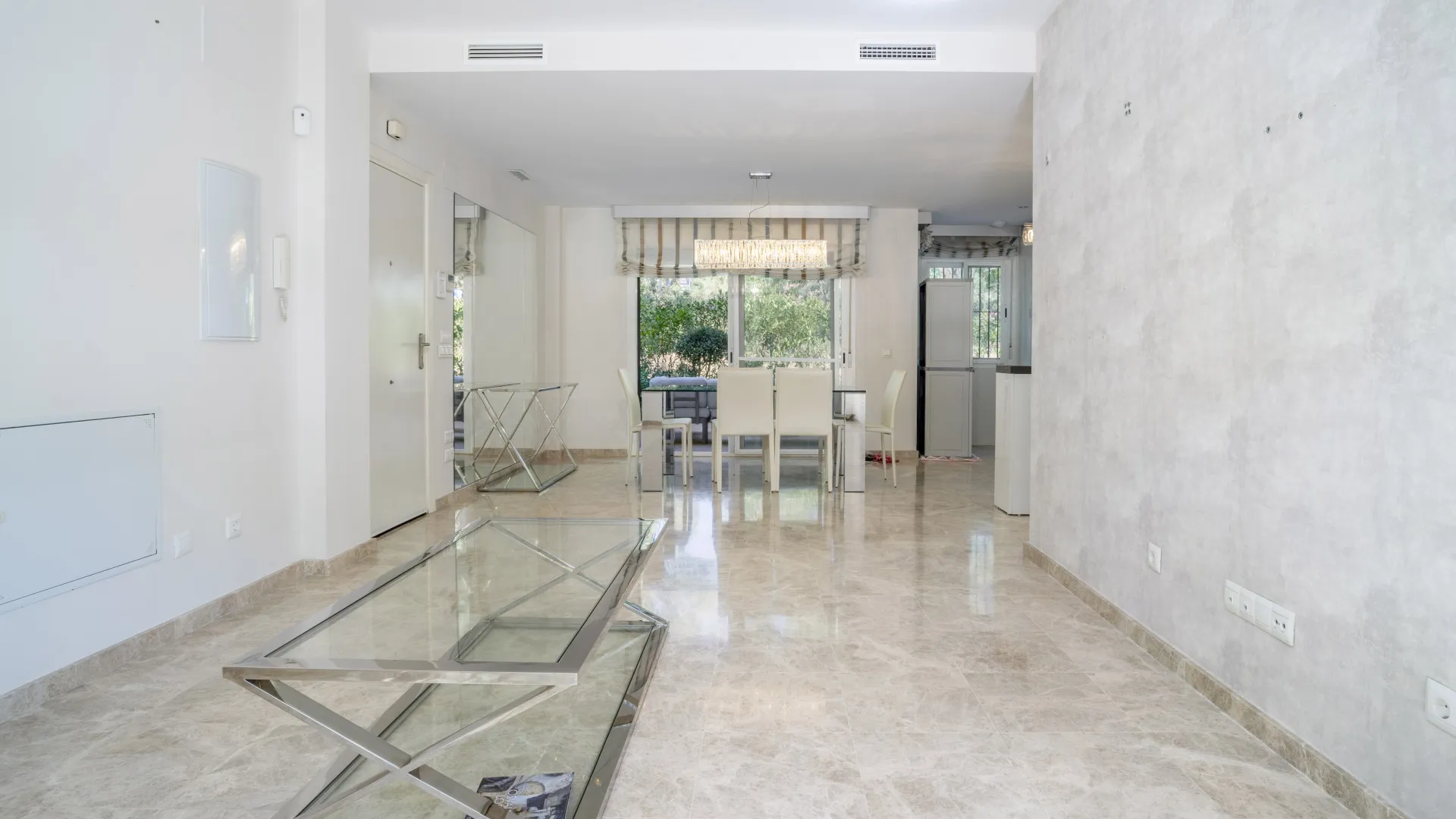 Apartamento planta baja en venta en Los Naranjos de Marbella