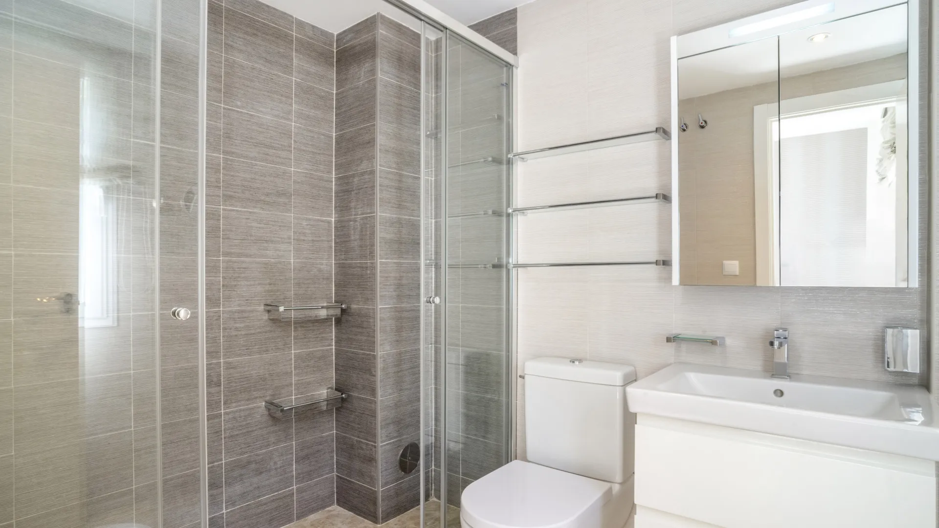 Apartamento planta baja en venta en Los Naranjos de Marbella