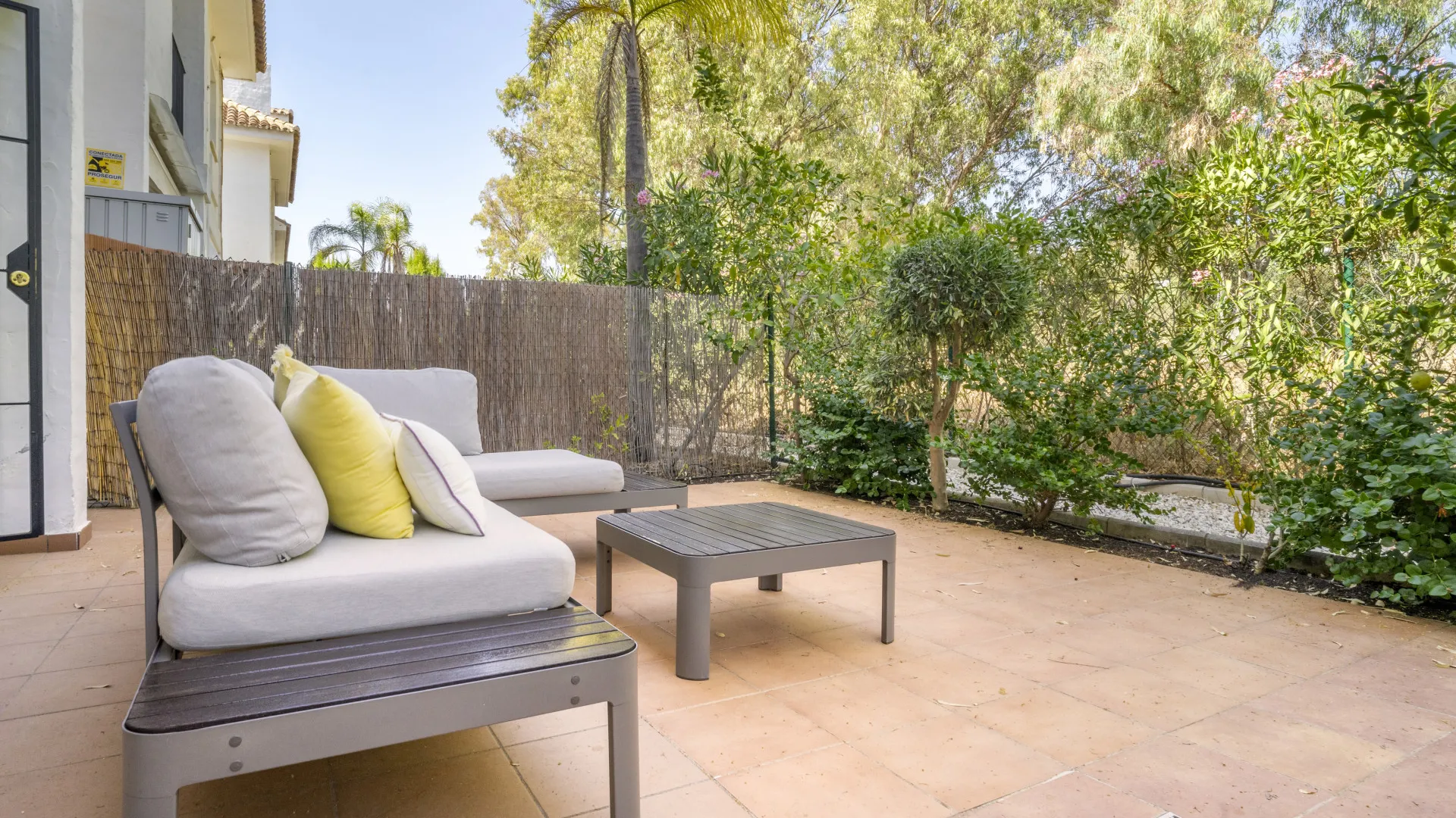 Apartamento planta baja en venta en Los Naranjos de Marbella