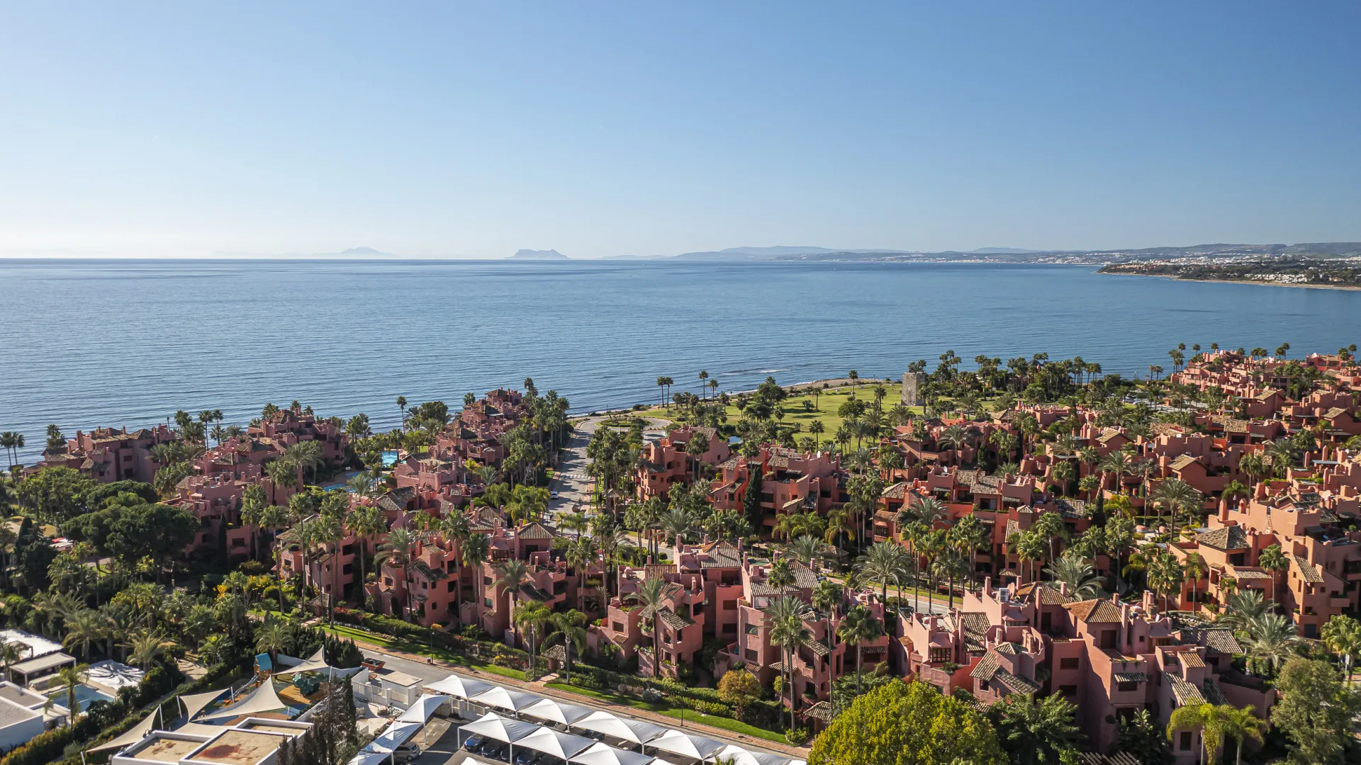 Apartamento planta baja en venta en Menara Beach