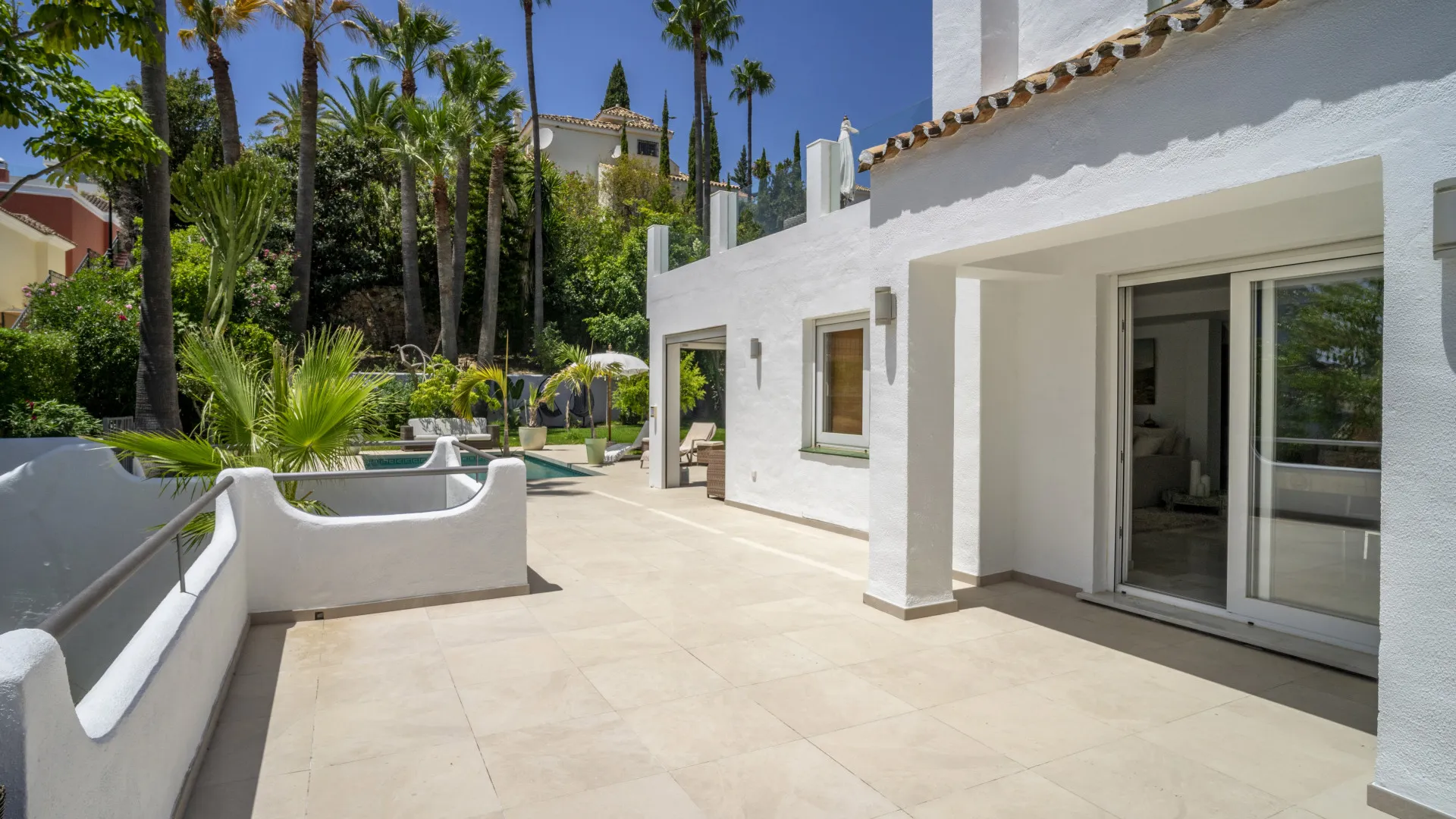 Villa for sale in Los Naranjos Hill Club with 4 bedrooms