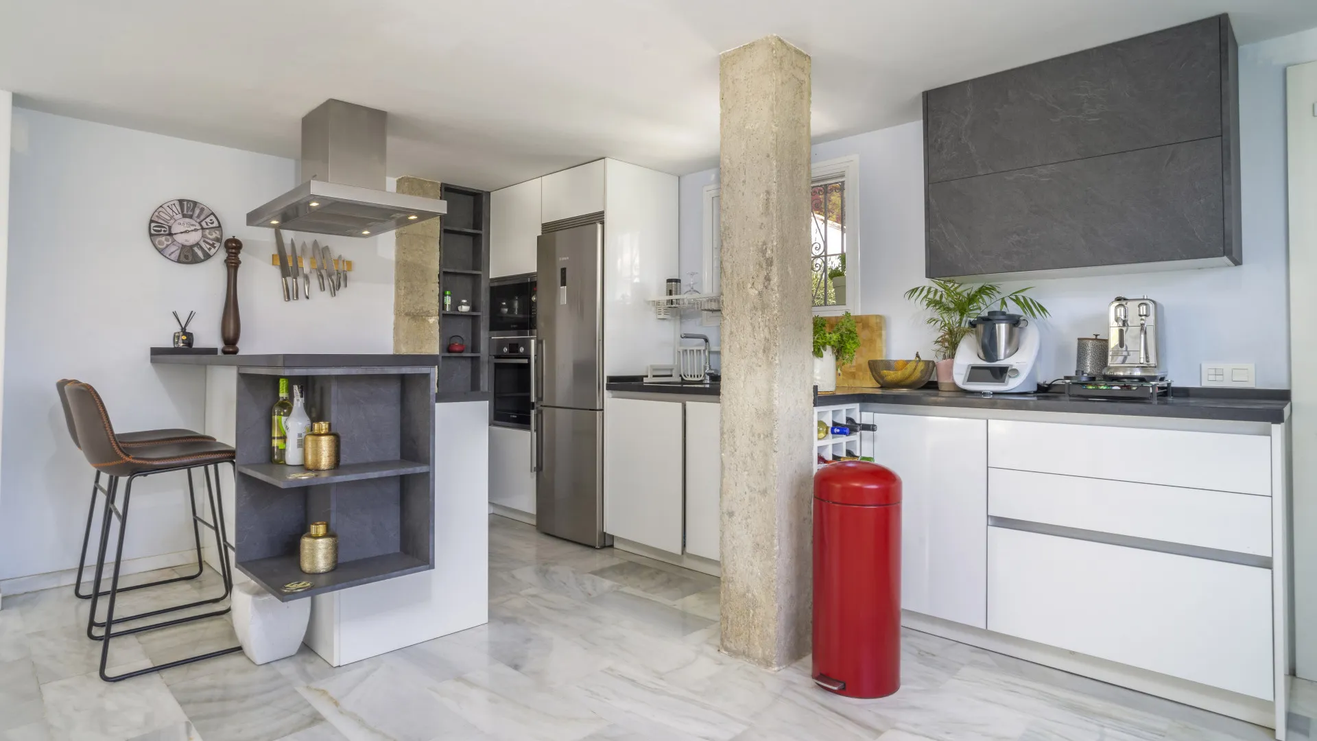 Villa for sale in Los Naranjos Hill Club with 4 bedrooms