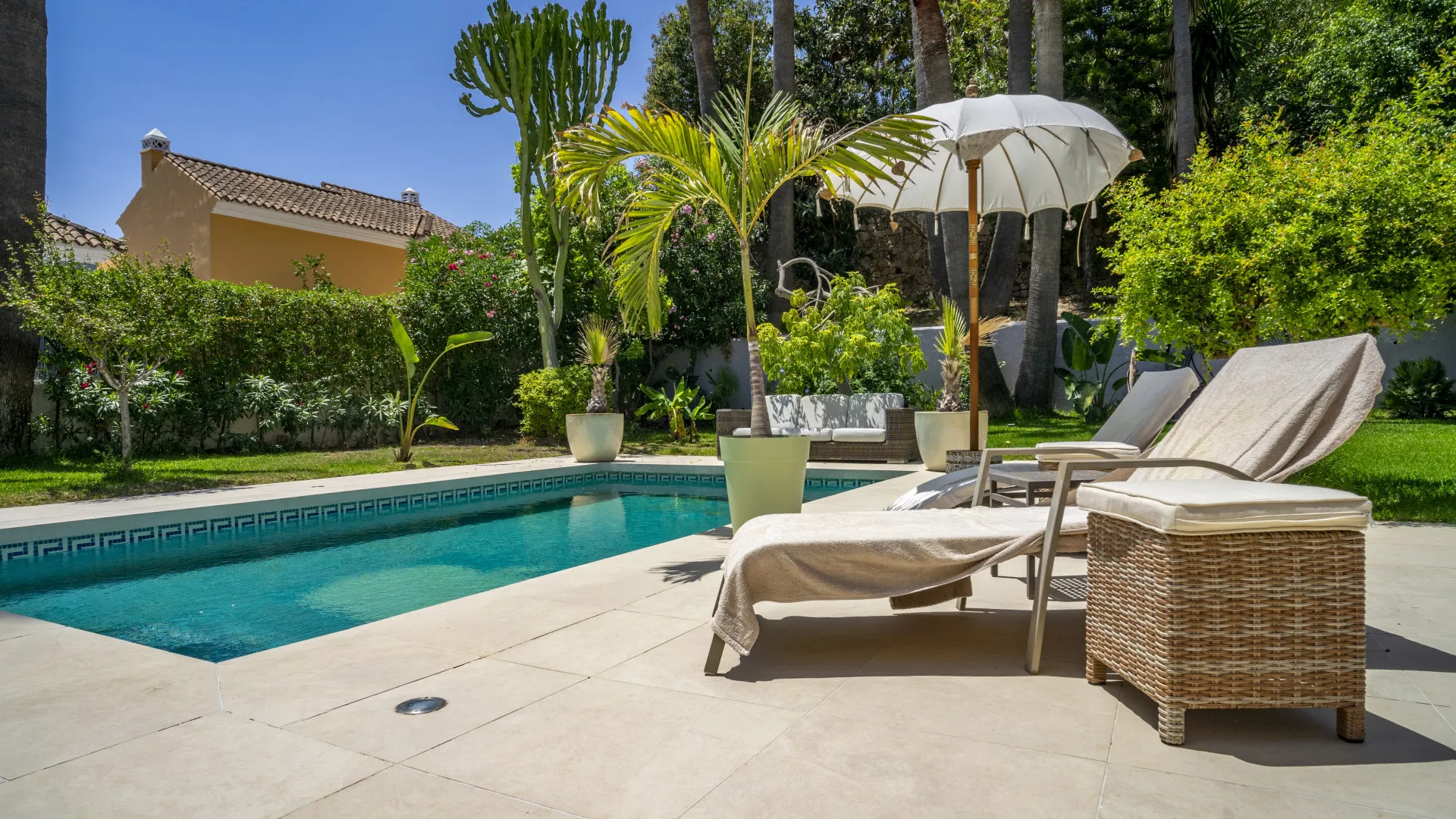 Villa for sale in Los Naranjos Hill Club with 4 bedrooms