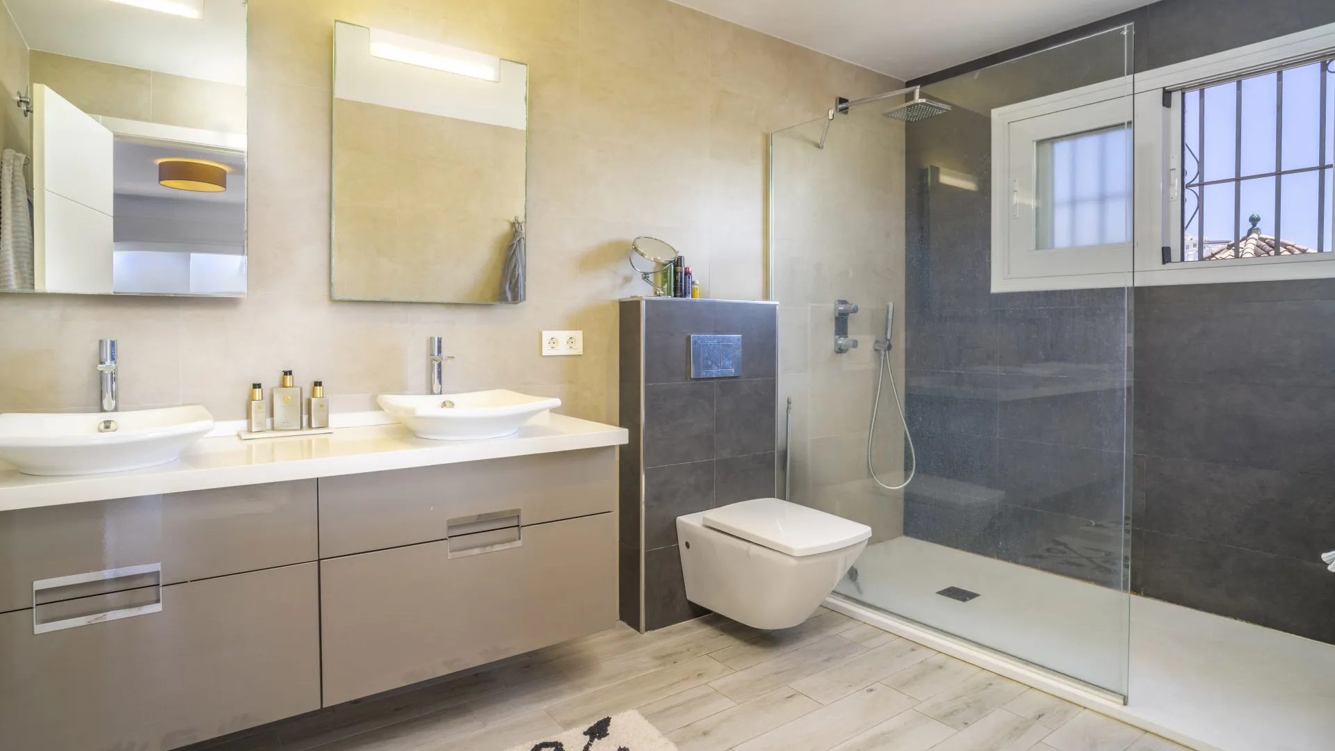 Villa for sale in Los Naranjos Hill Club with 4 bedrooms
