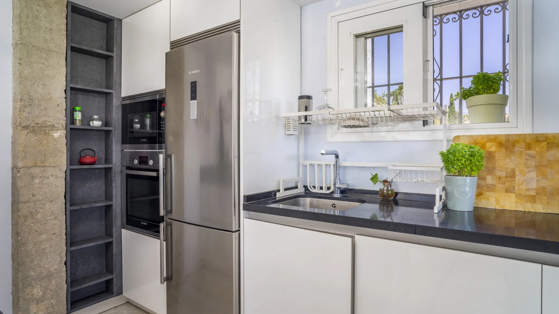 Villa for sale in Los Naranjos Hill Club with 4 bedrooms