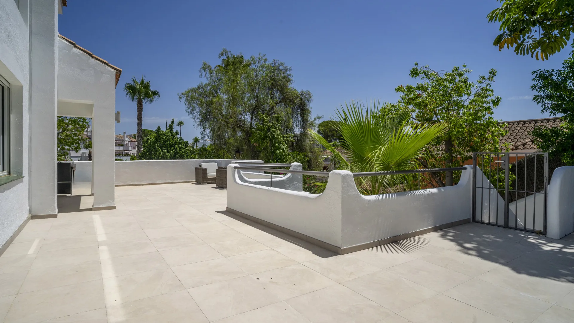Villa for sale in Los Naranjos Hill Club with 4 bedrooms
