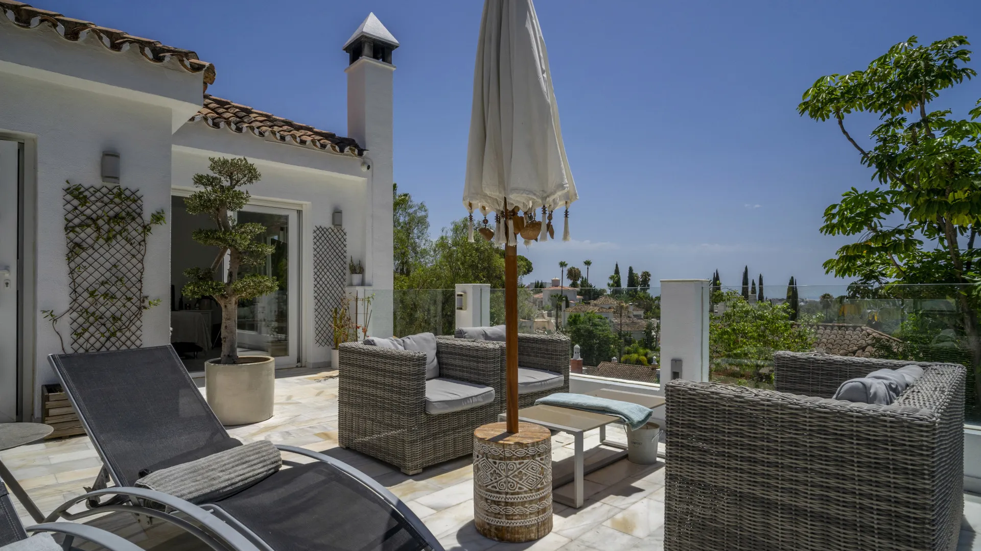 Villa for sale in Los Naranjos Hill Club with 4 bedrooms