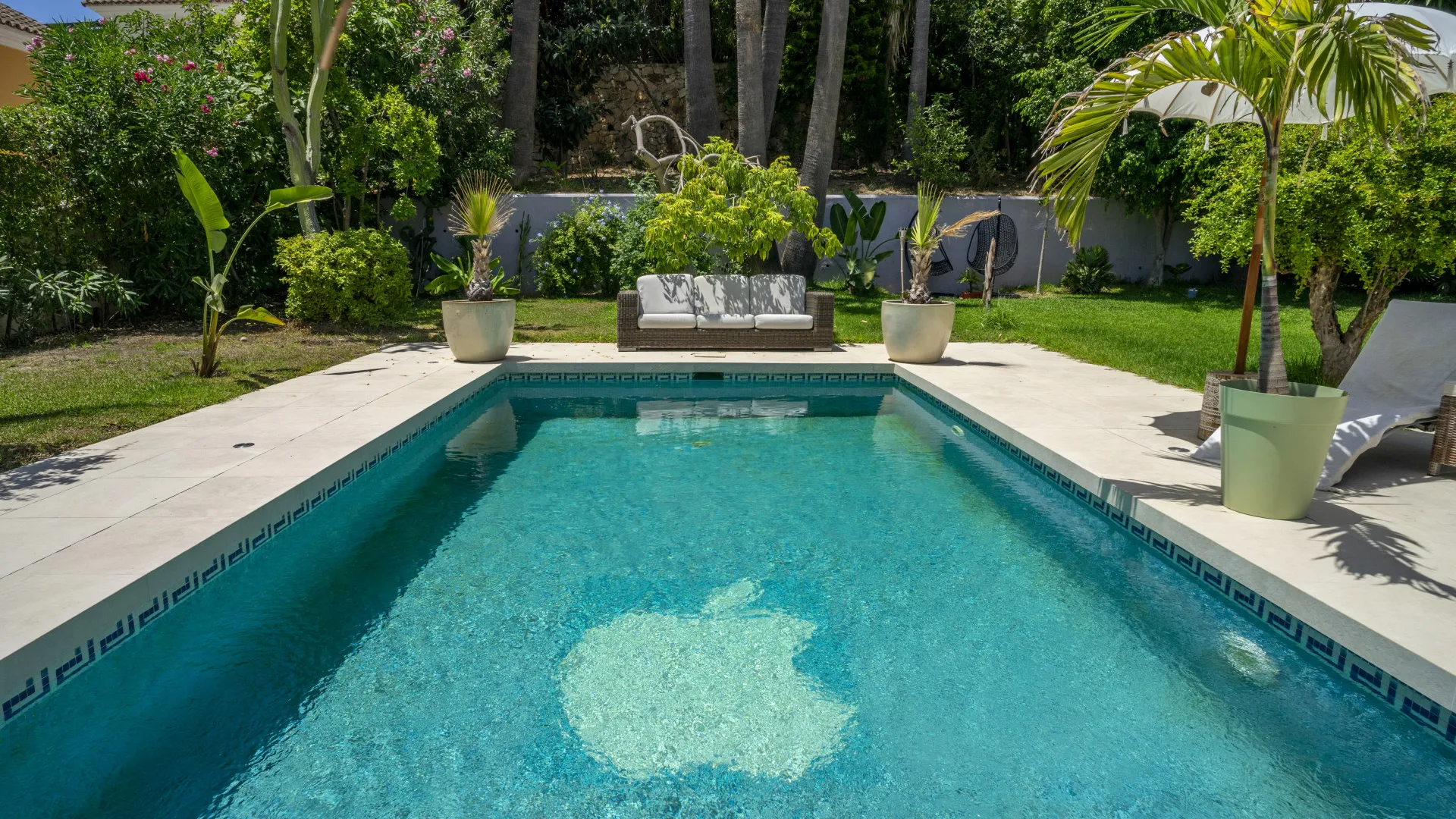 Villa for sale in Los Naranjos Hill Club with 4 bedrooms