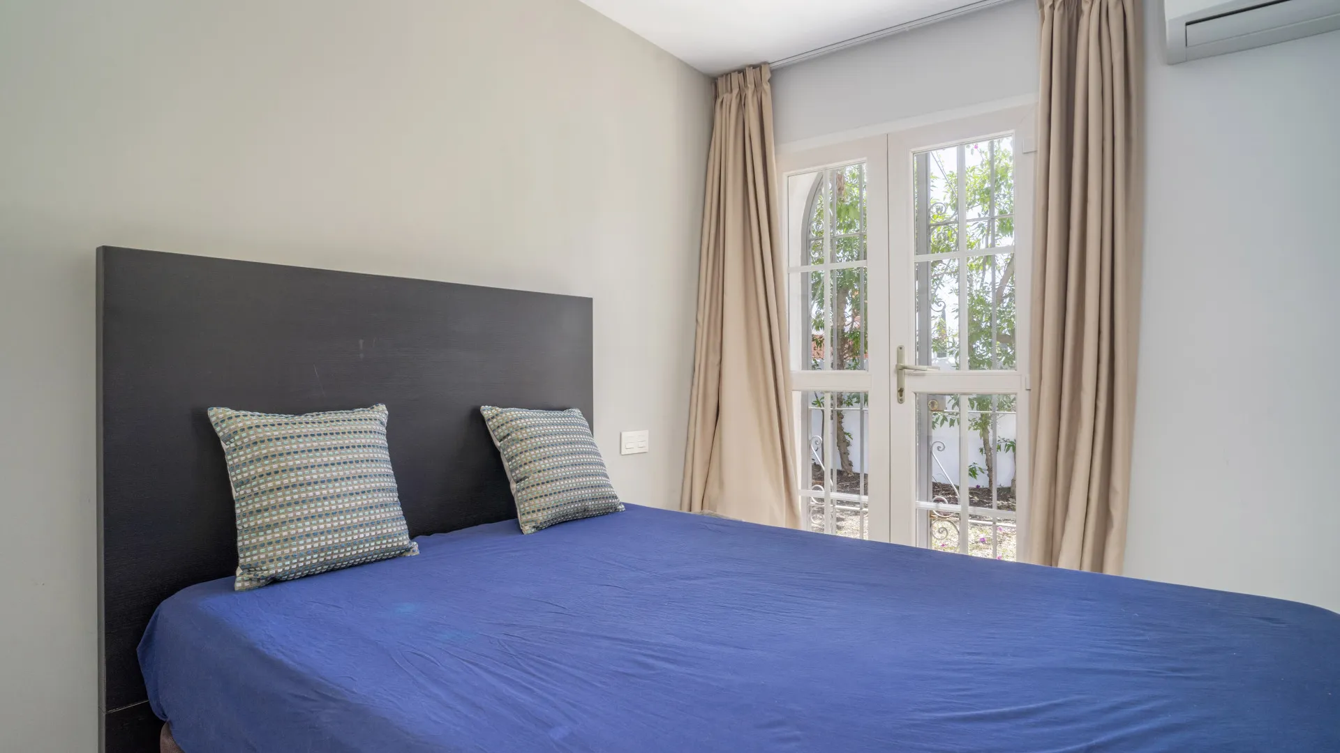 Villa for sale in Los Naranjos Hill Club with 4 bedrooms