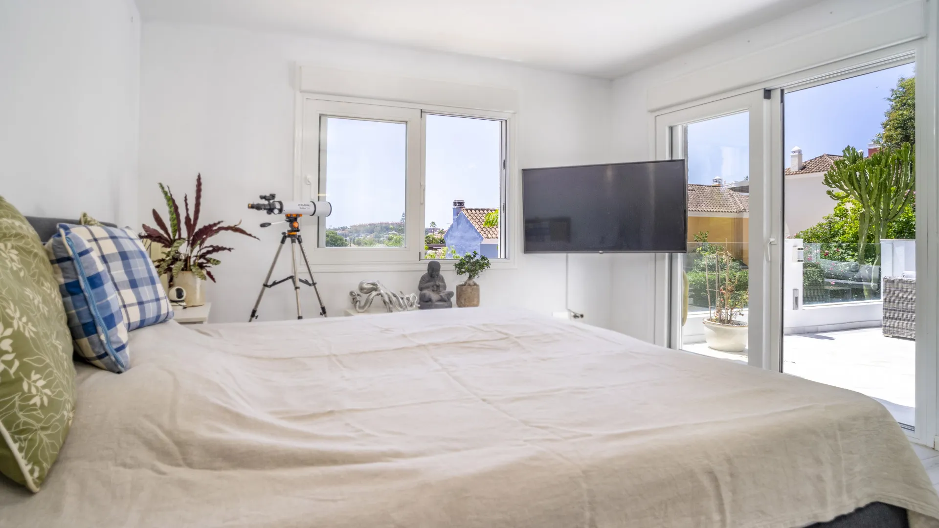Villa for sale in Los Naranjos Hill Club with 4 bedrooms