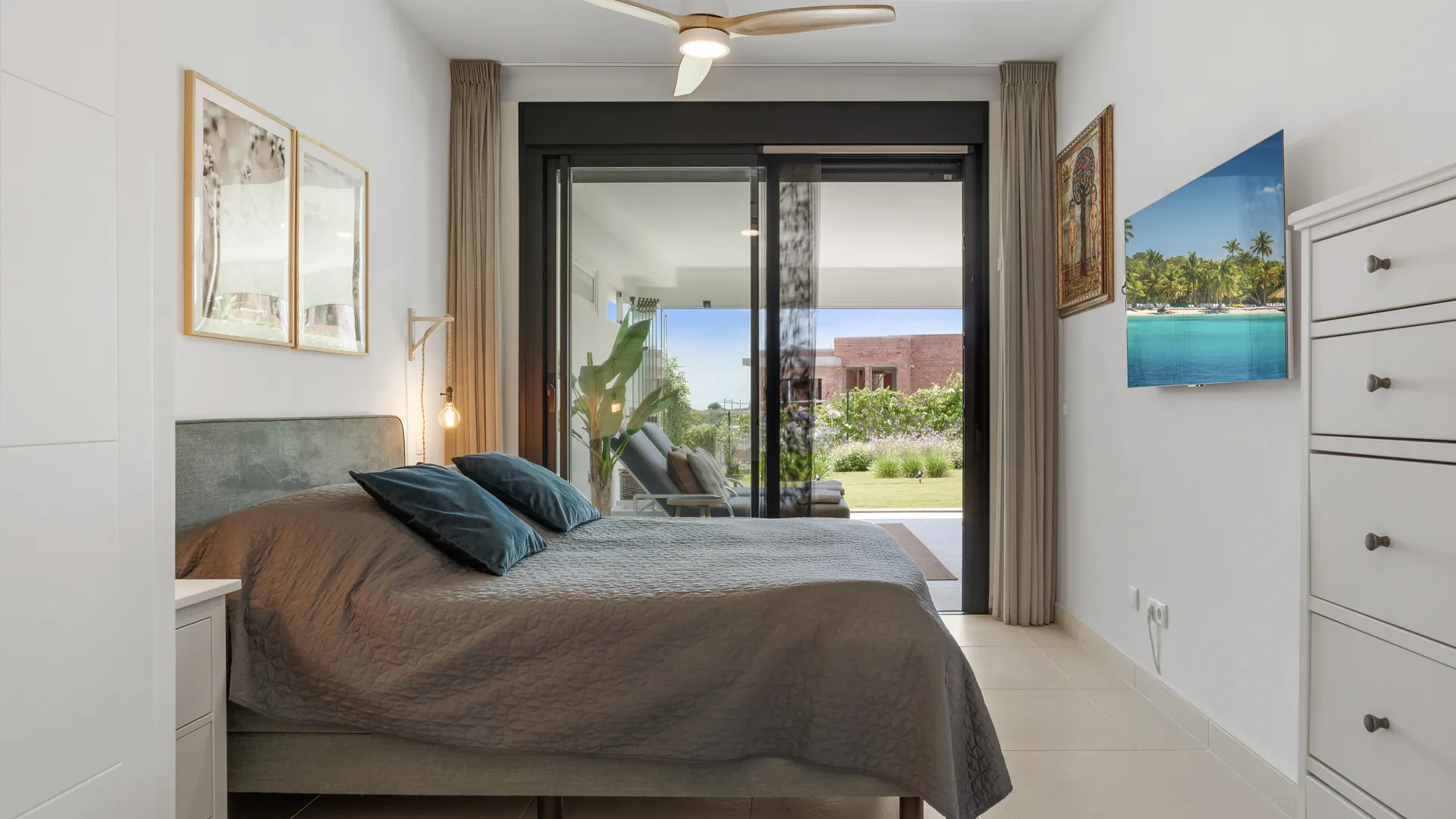 For sale ground floor apartment in Estepona Golf