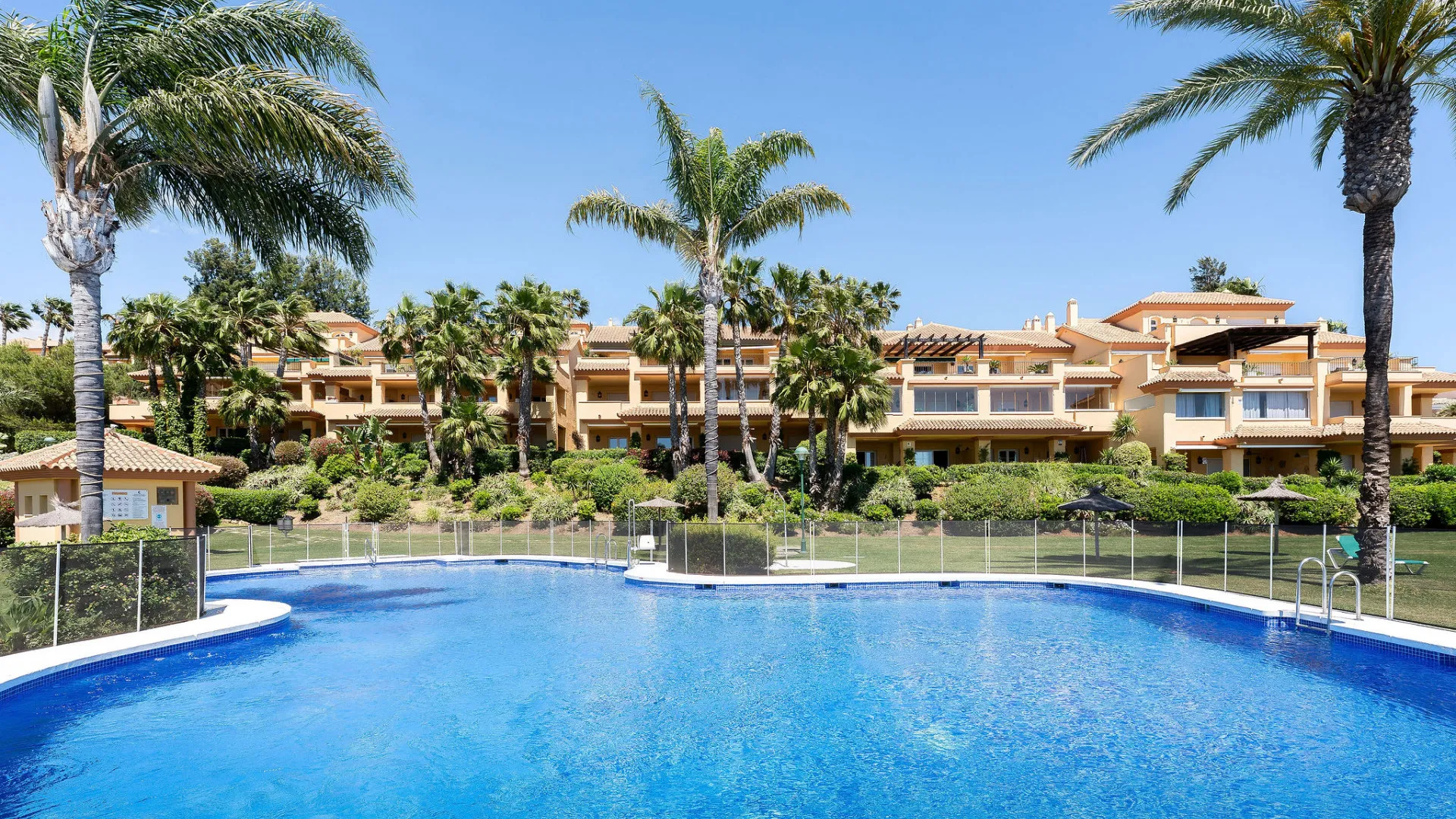 Se vende apartamento en Cumbres del Rodeo de 3 dormitorios