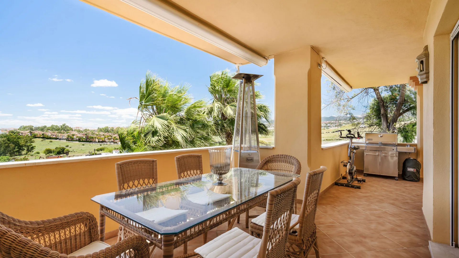 Se vende apartamento en Cumbres del Rodeo de 3 dormitorios