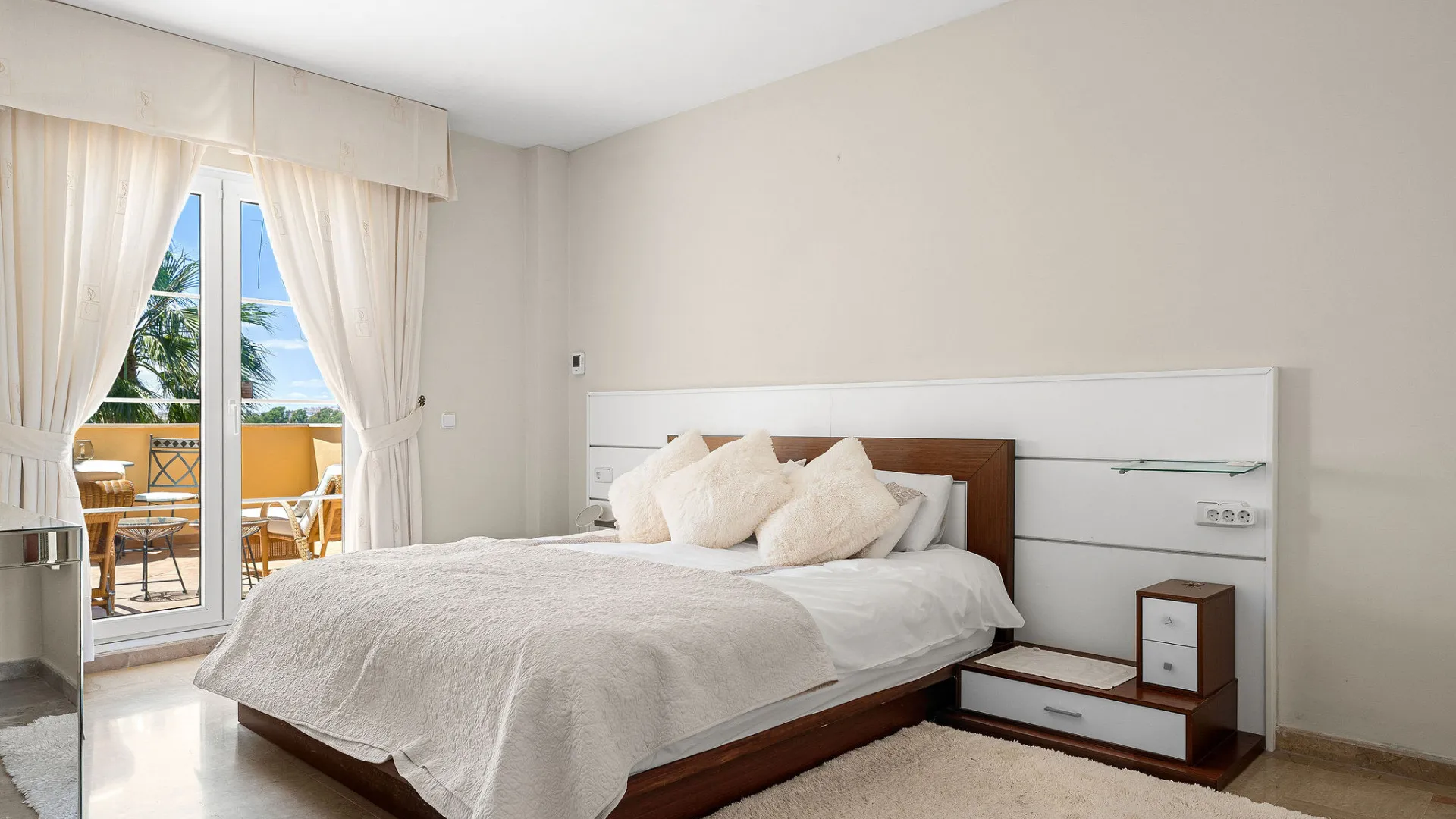 Se vende apartamento en Cumbres del Rodeo de 3 dormitorios