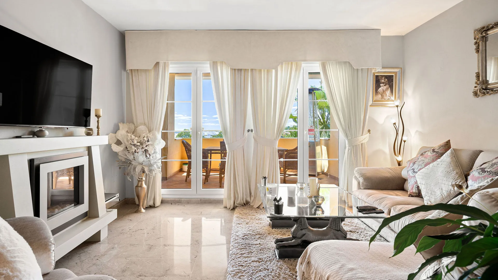 Se vende apartamento en Cumbres del Rodeo de 3 dormitorios