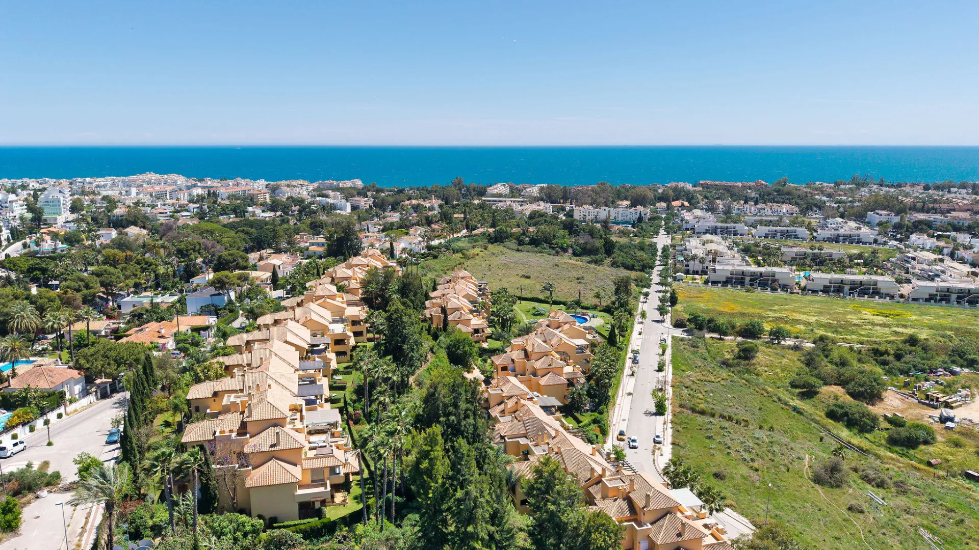 Se vende apartamento en Cumbres del Rodeo de 3 dormitorios