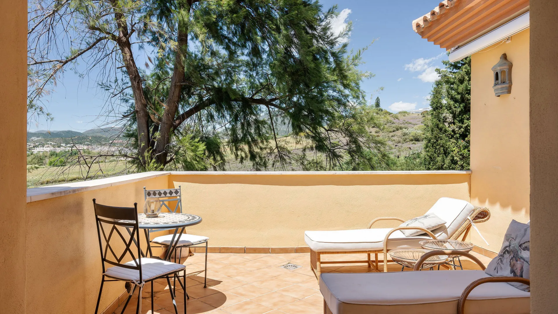 Se vende apartamento en Cumbres del Rodeo de 3 dormitorios