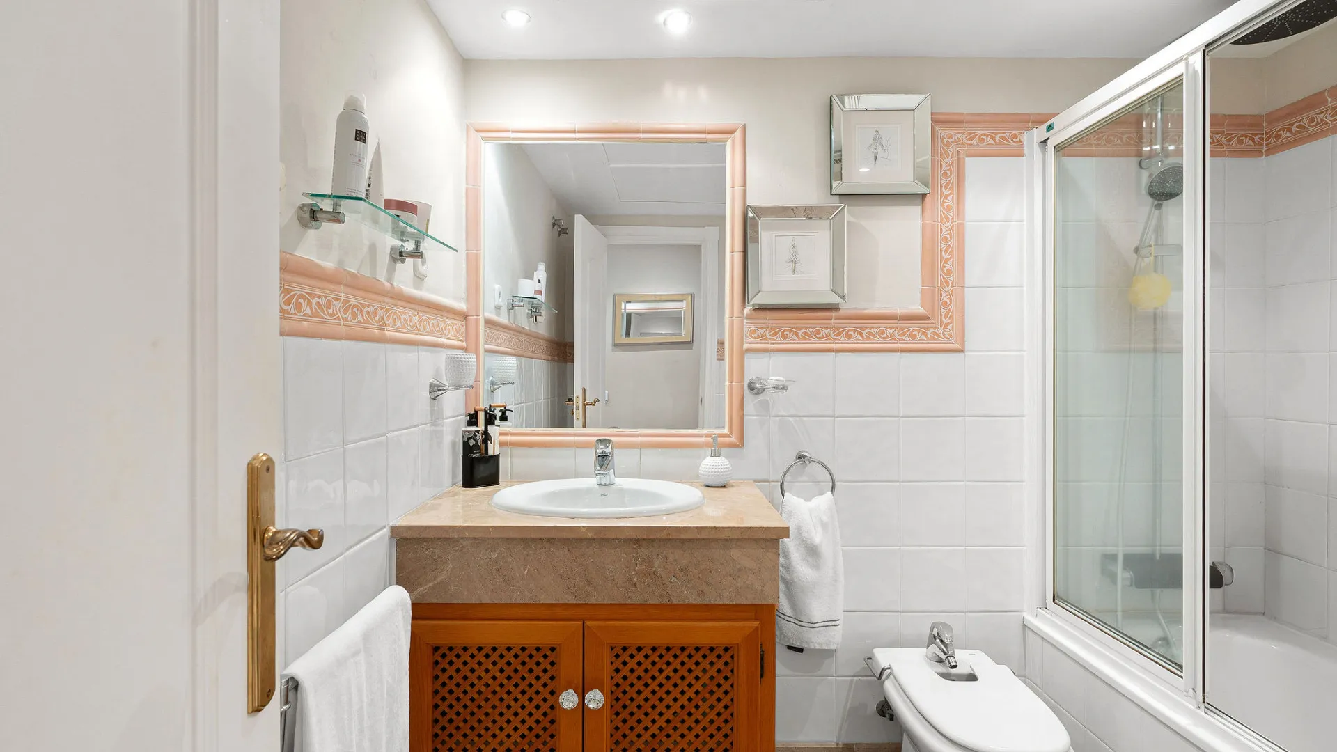 Se vende apartamento en Cumbres del Rodeo de 3 dormitorios
