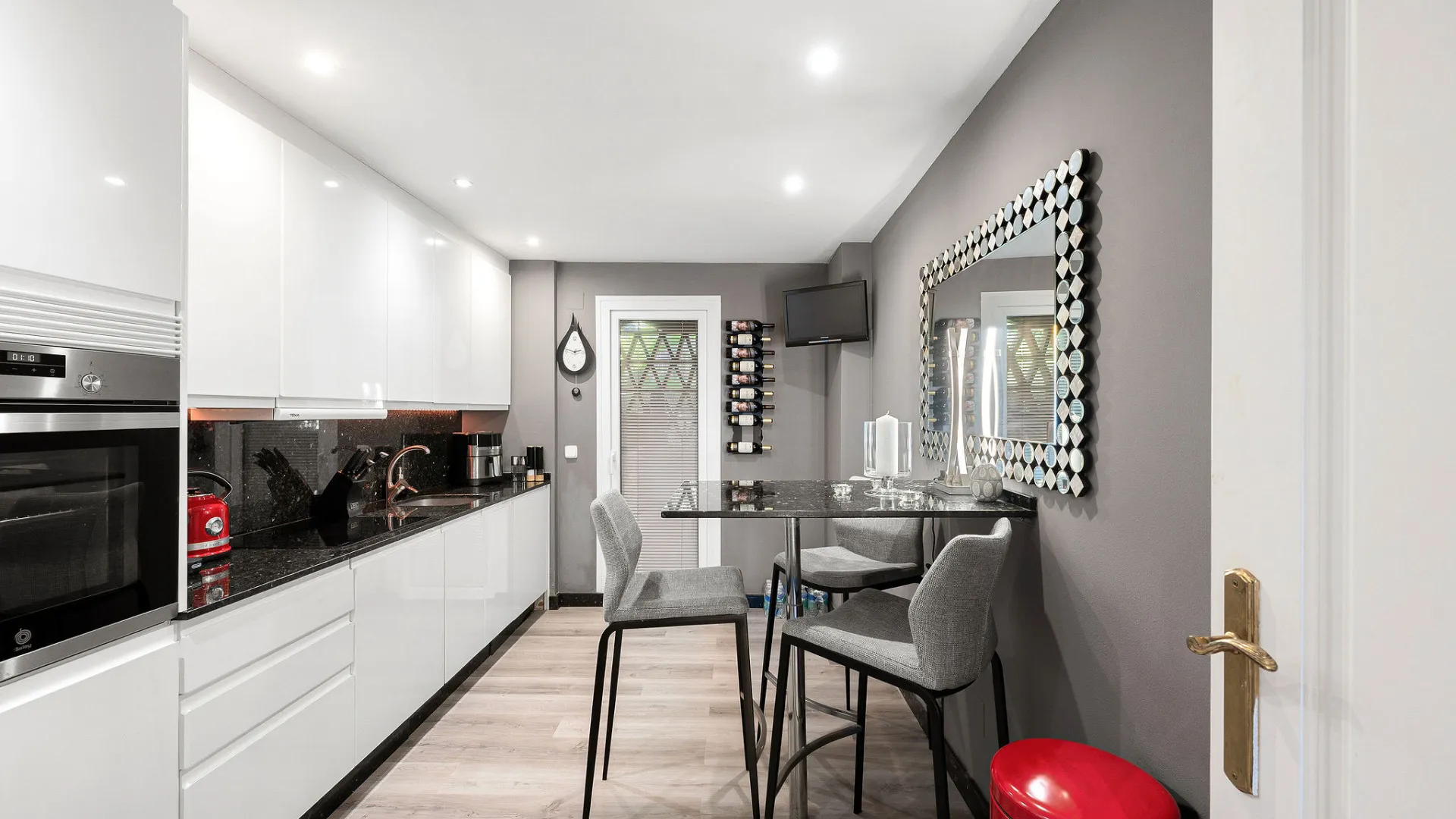 Se vende apartamento en Cumbres del Rodeo de 3 dormitorios