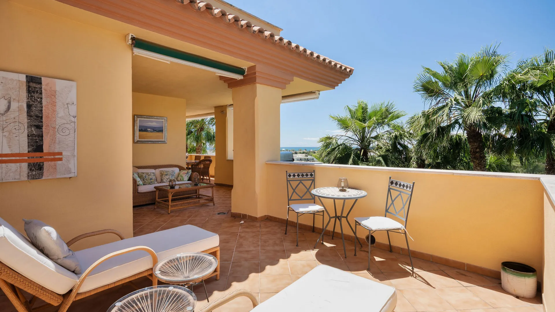 Se vende apartamento en Cumbres del Rodeo de 3 dormitorios