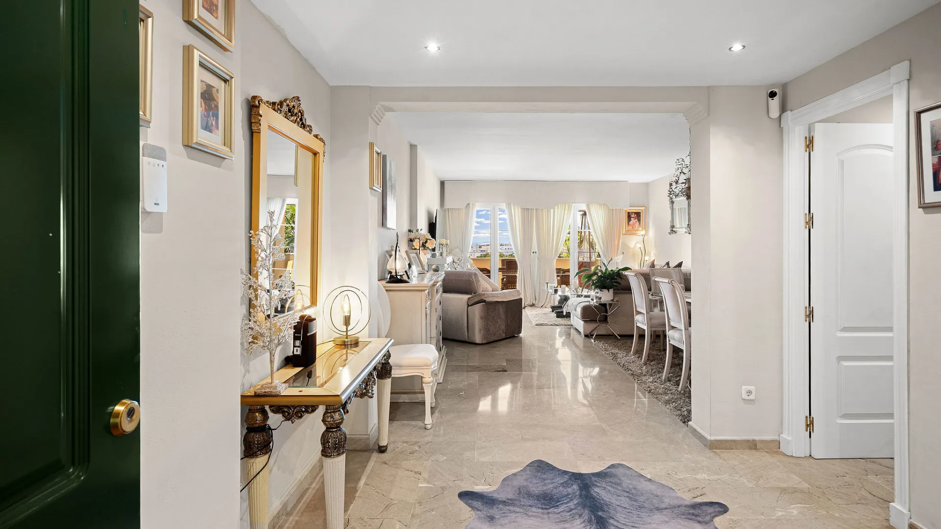 Se vende apartamento en Cumbres del Rodeo de 3 dormitorios
