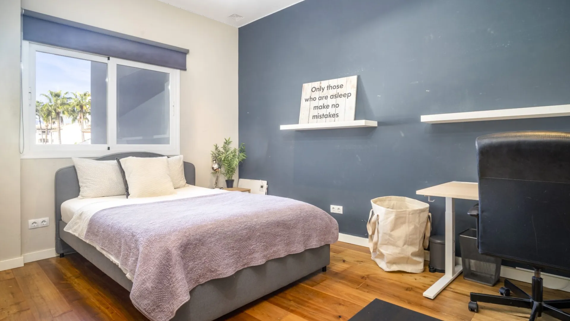 3 bedrooms Royal Gardens apartment for sale