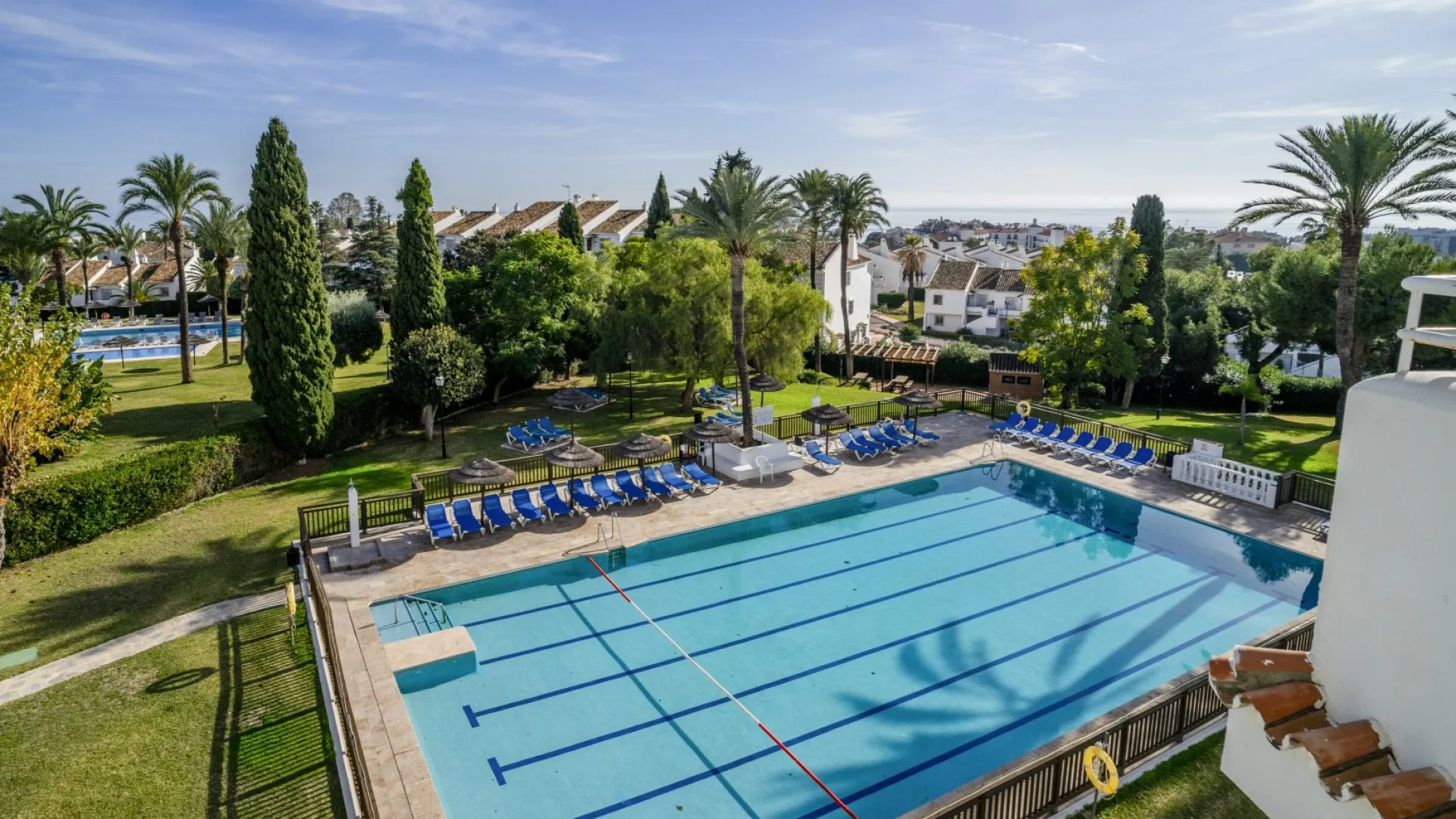 3 bedrooms Royal Gardens apartment for sale