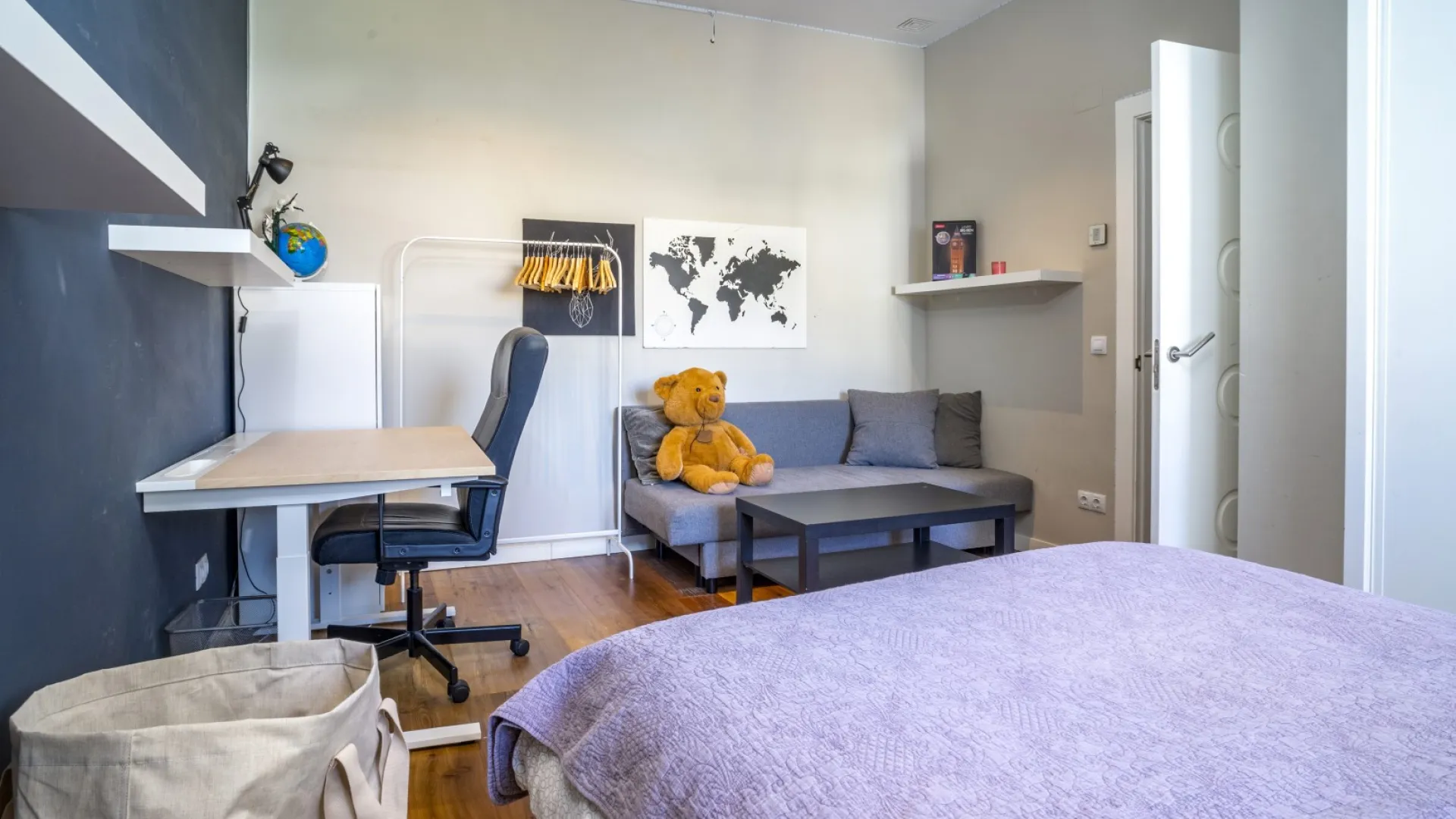 3 bedrooms Royal Gardens apartment for sale