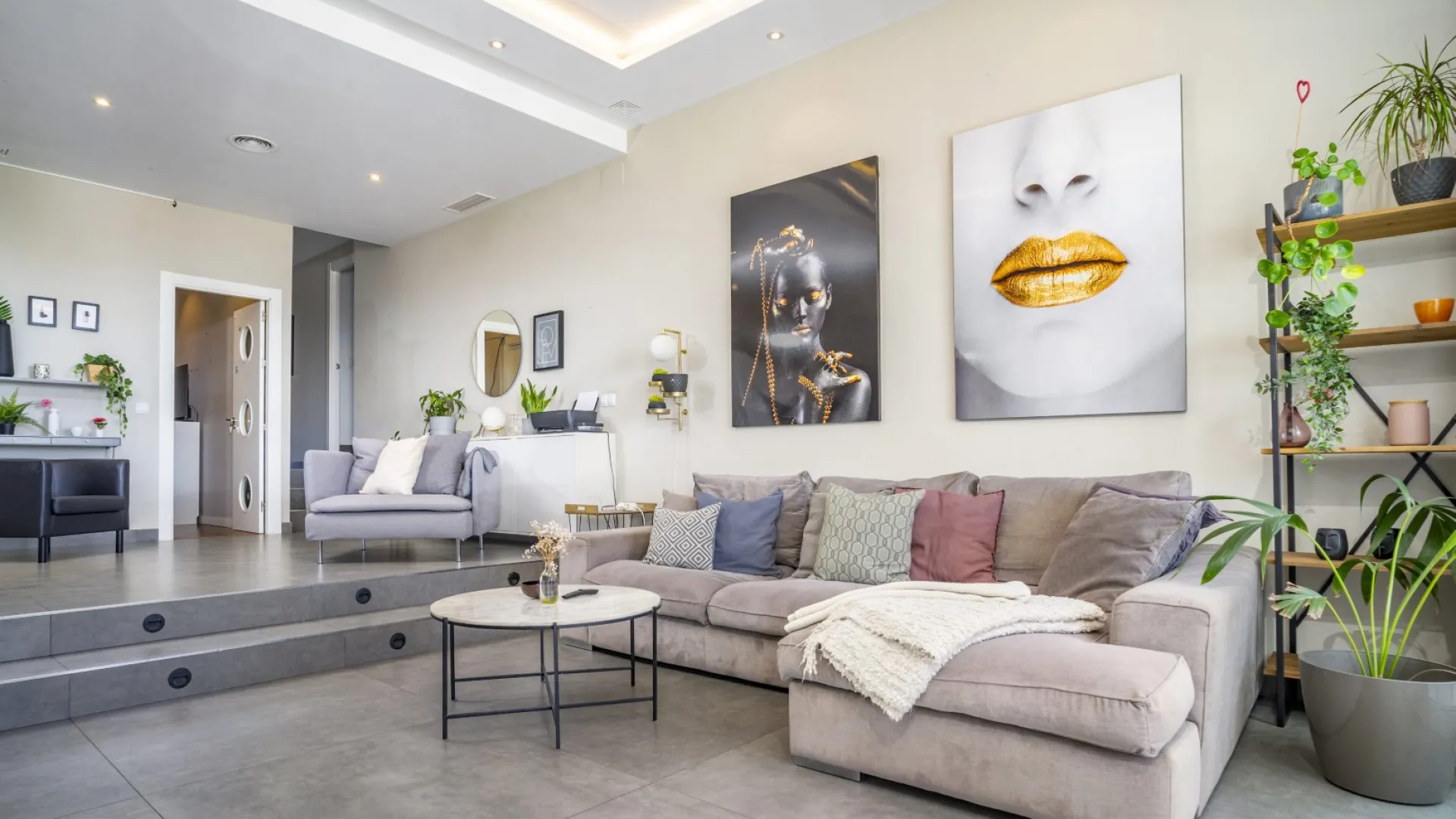3 bedrooms Royal Gardens apartment for sale