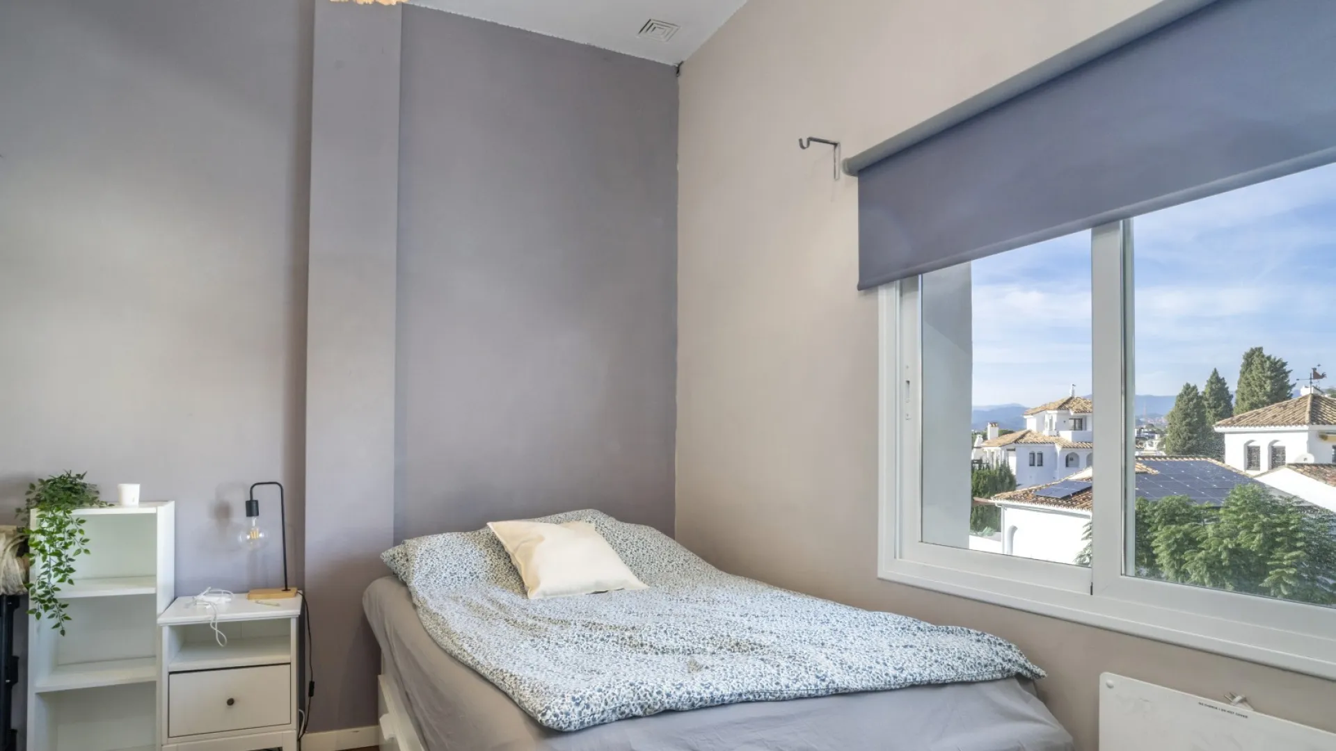 3 bedrooms Royal Gardens apartment for sale