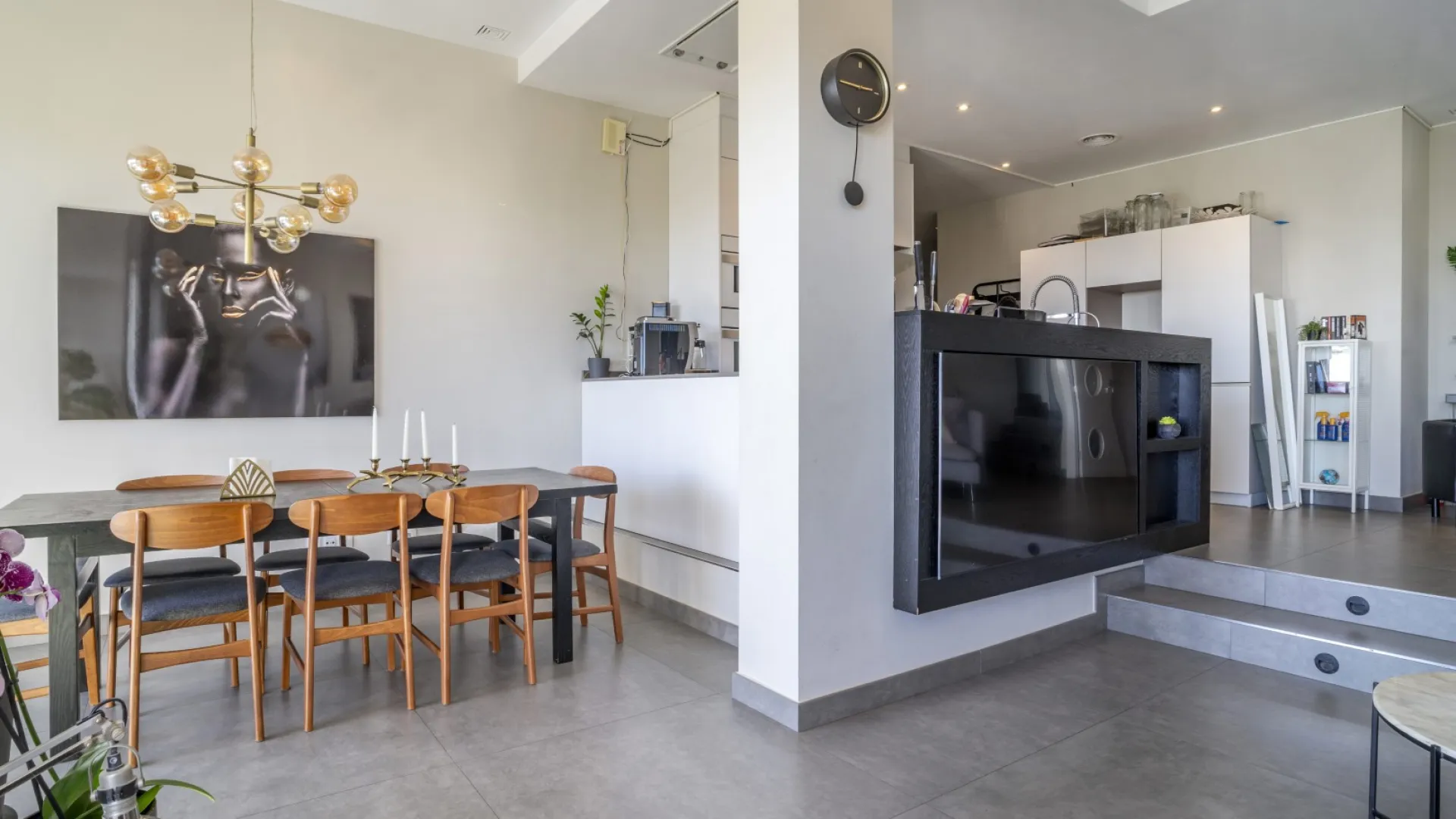 3 bedrooms Royal Gardens apartment for sale