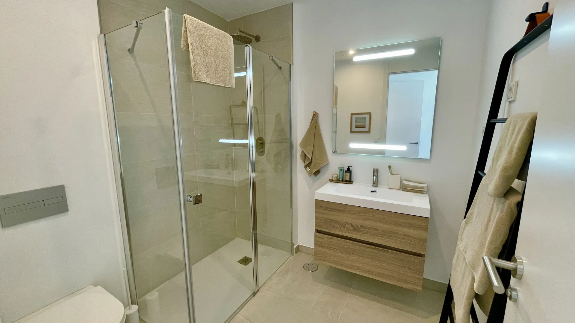 For sale semi detached villa with 6 bedrooms in Rio Real