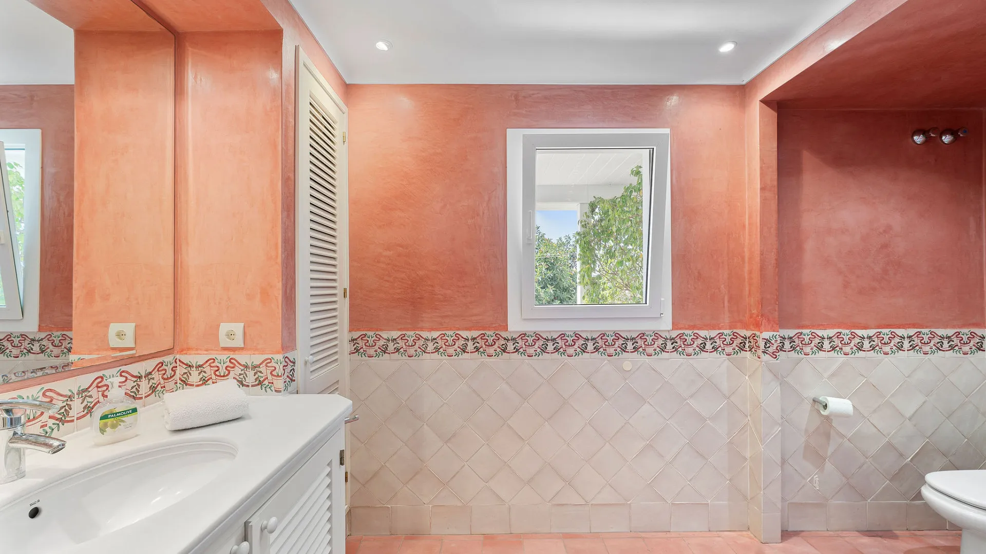 Villa a la venta con 4 dormitorios en Nueva Andalucia