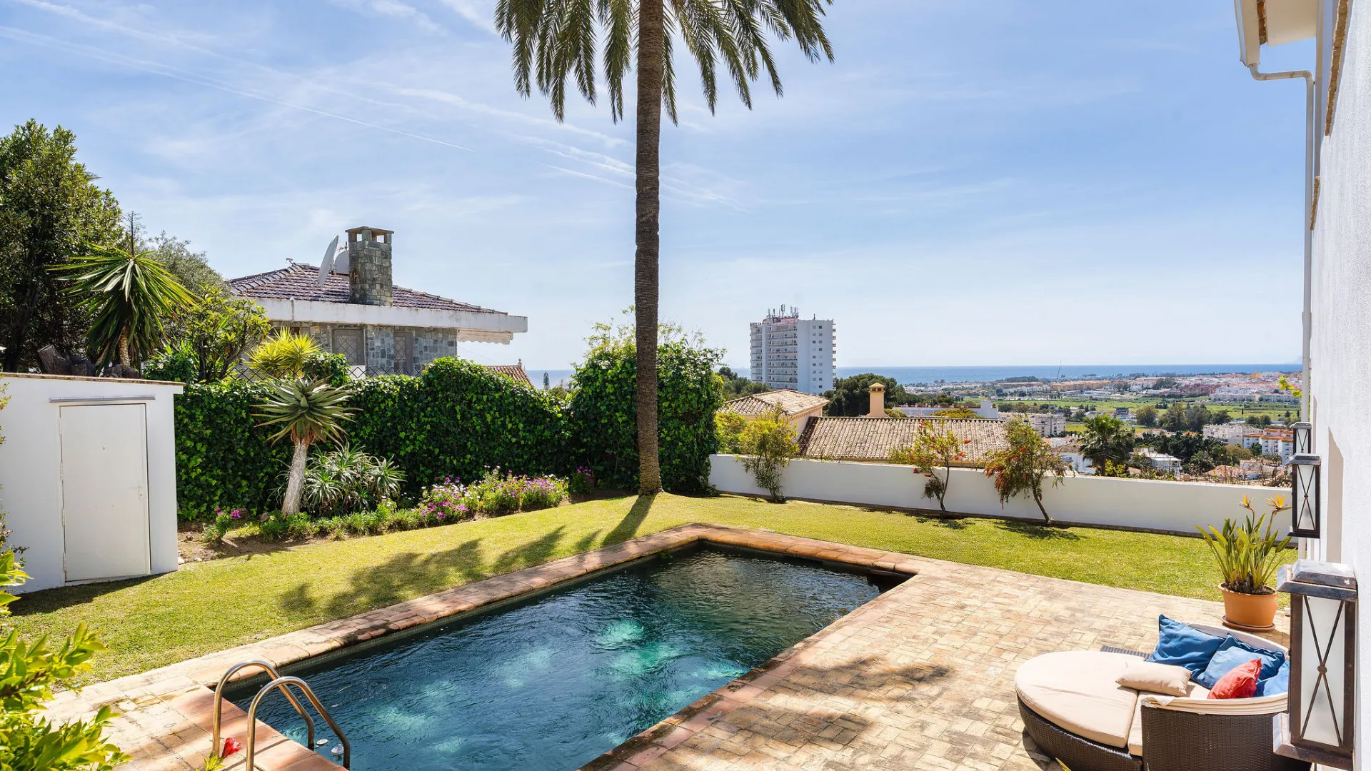 Villa a la venta con 4 dormitorios en Nueva Andalucia