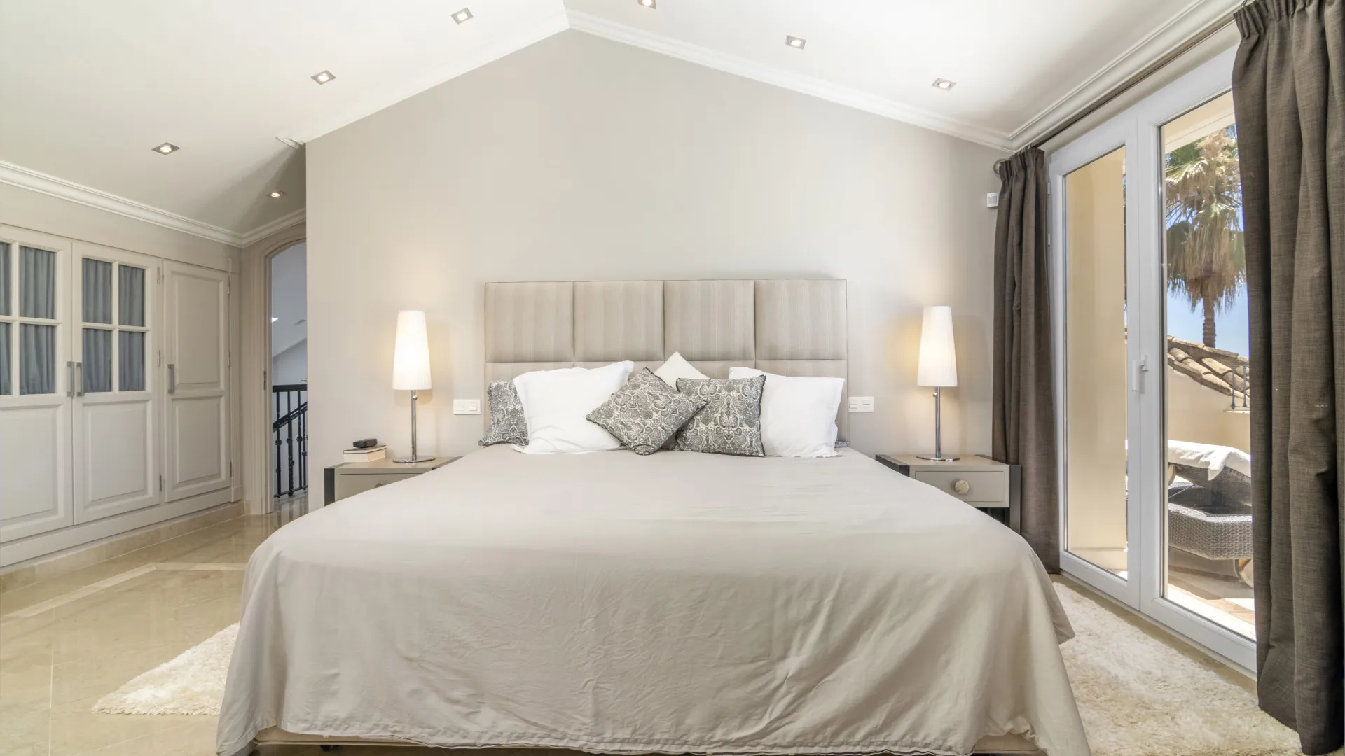 Buy duplex penthouse in Las Alamandas