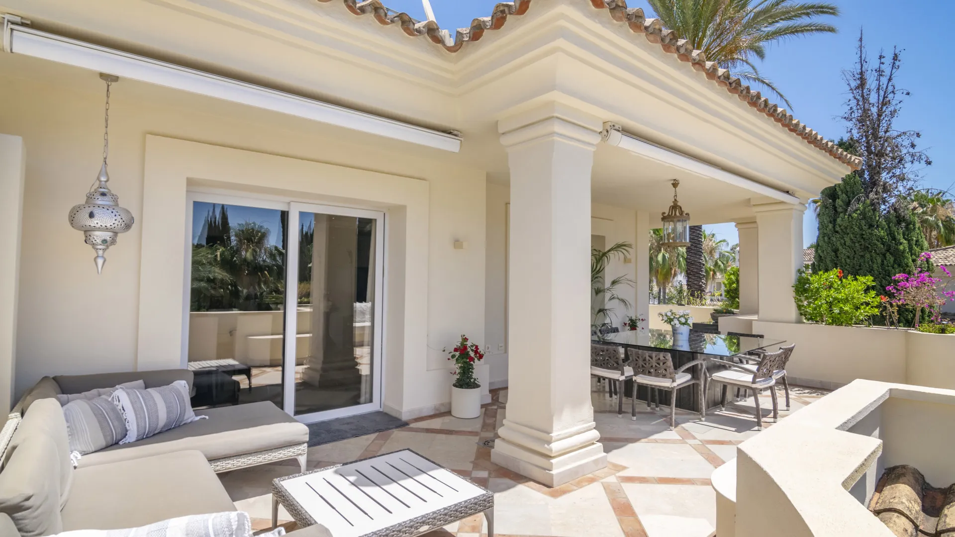 Buy duplex penthouse in Las Alamandas