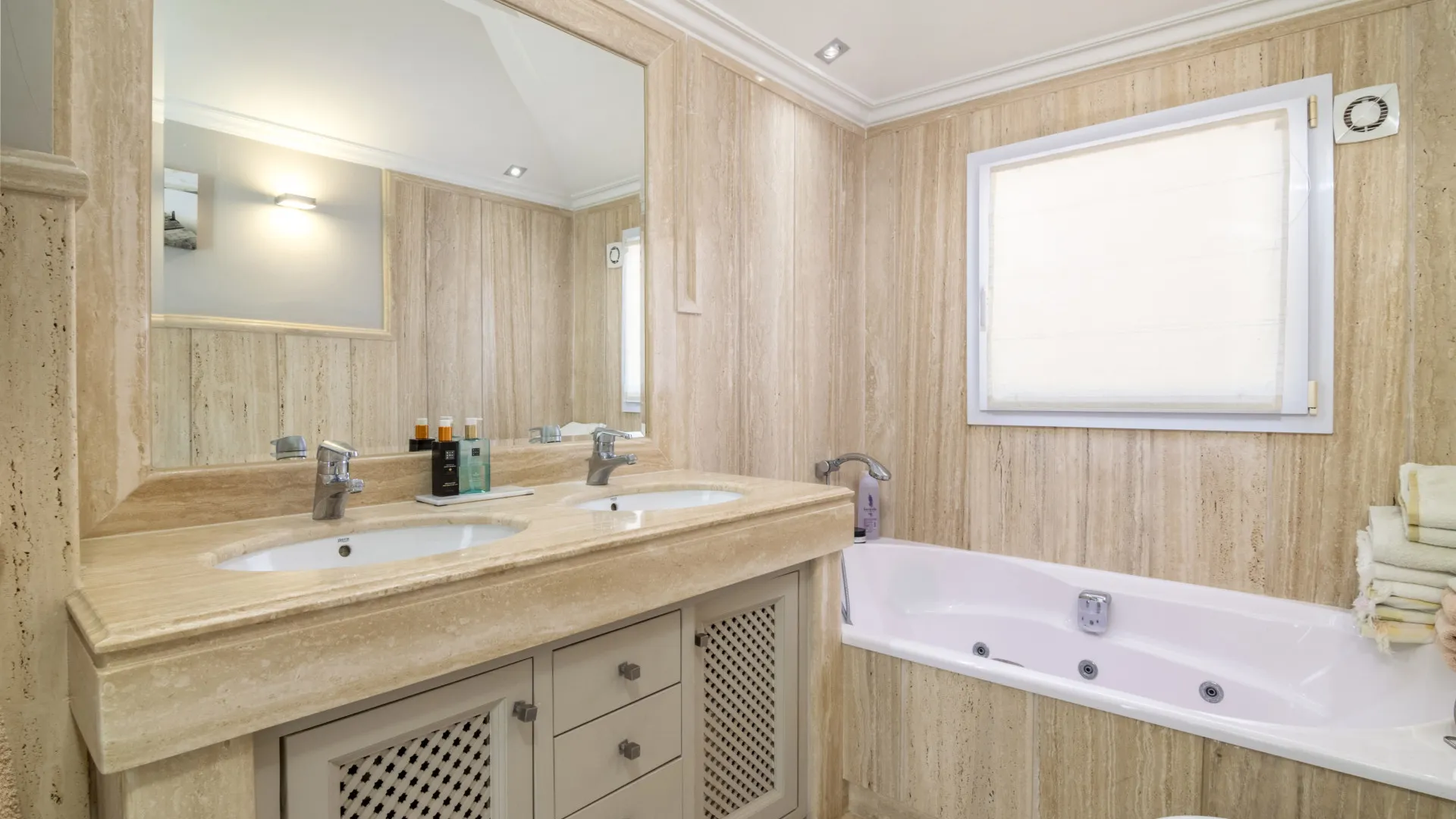 Buy duplex penthouse in Las Alamandas