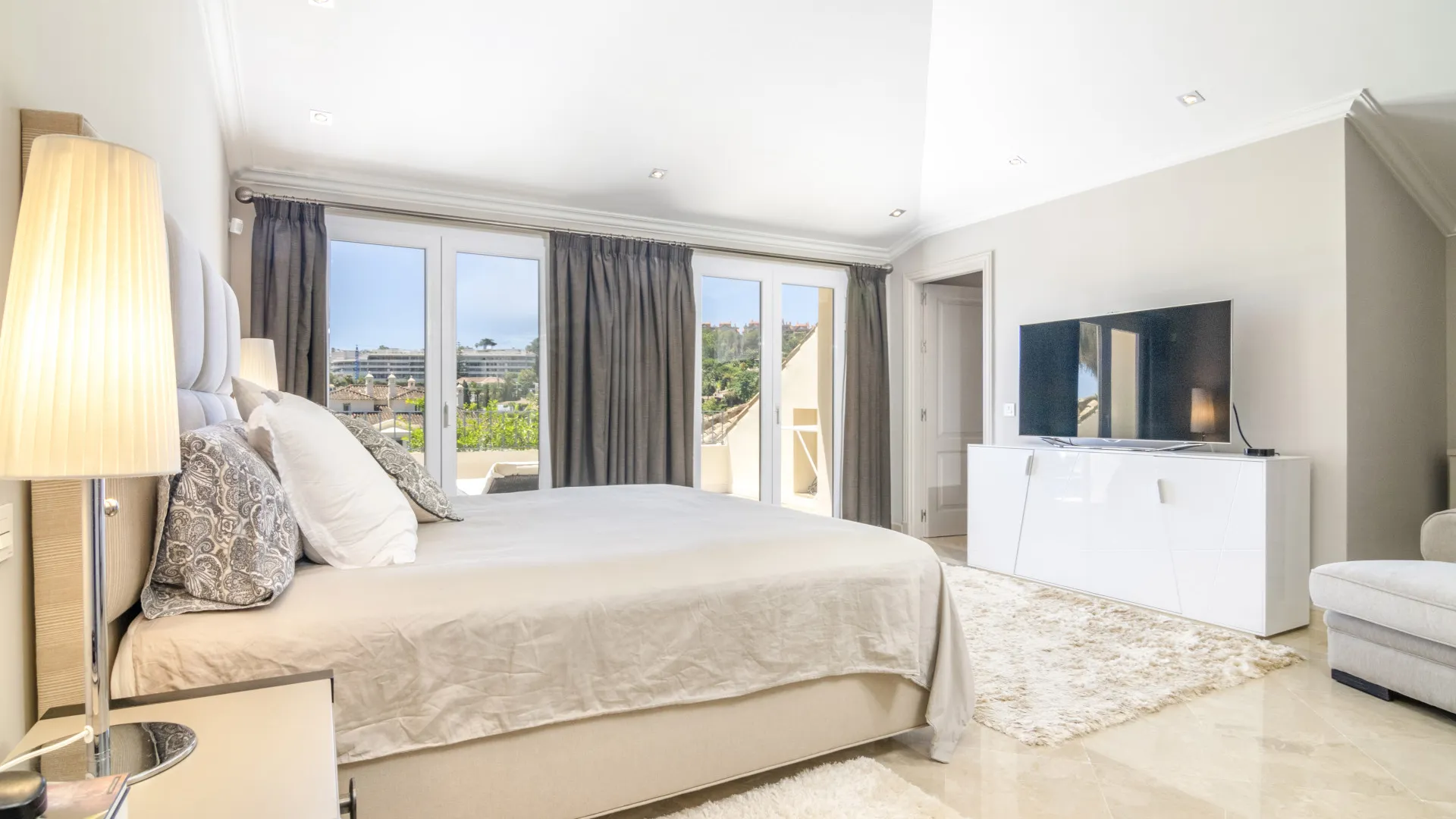 Buy duplex penthouse in Las Alamandas