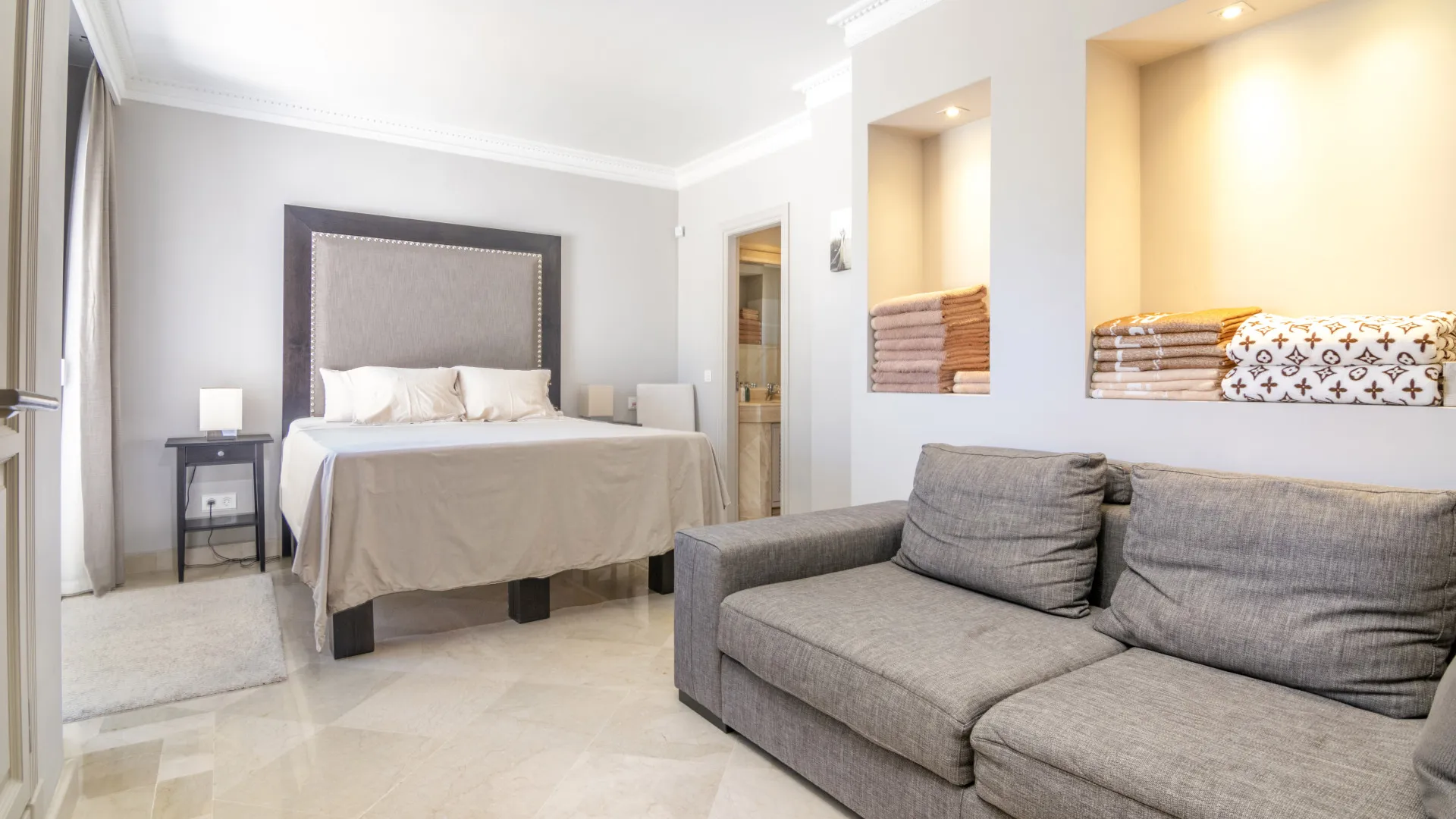 Buy duplex penthouse in Las Alamandas