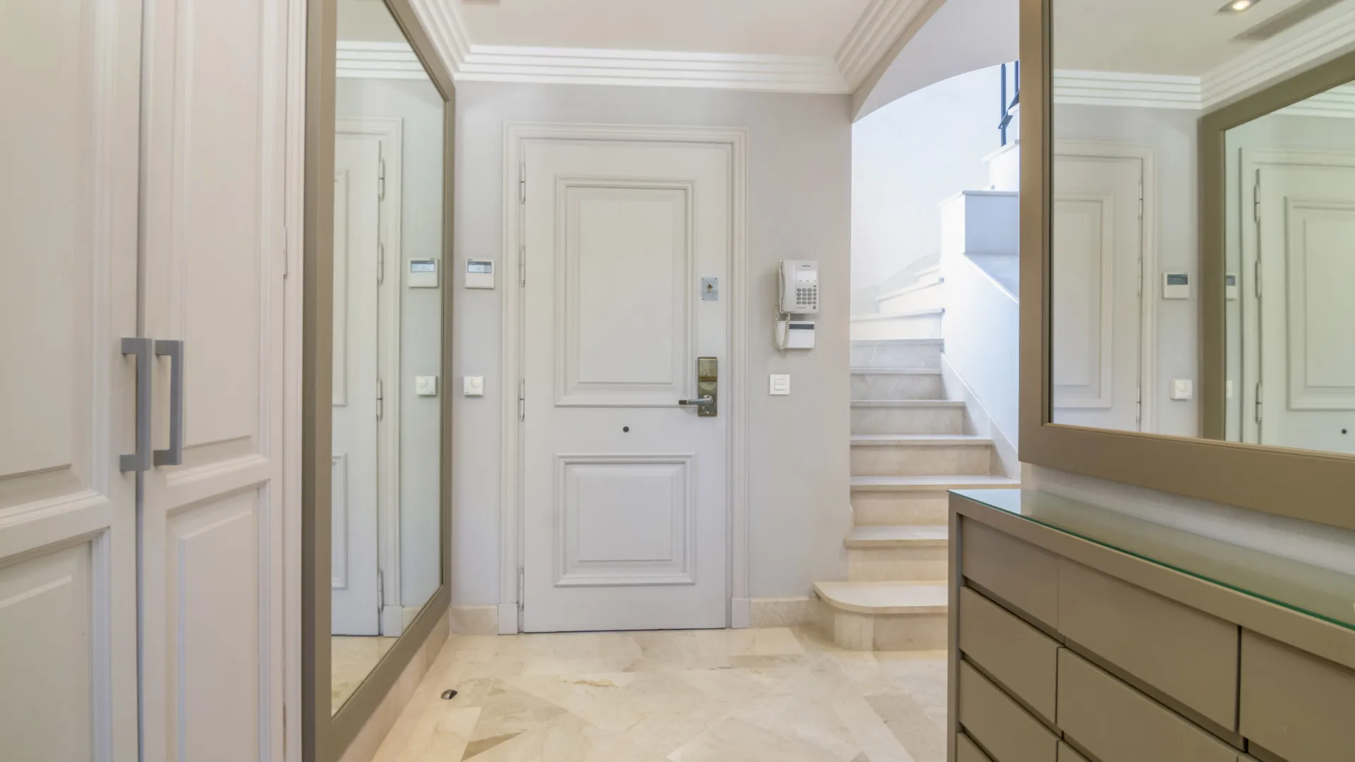 Buy duplex penthouse in Las Alamandas