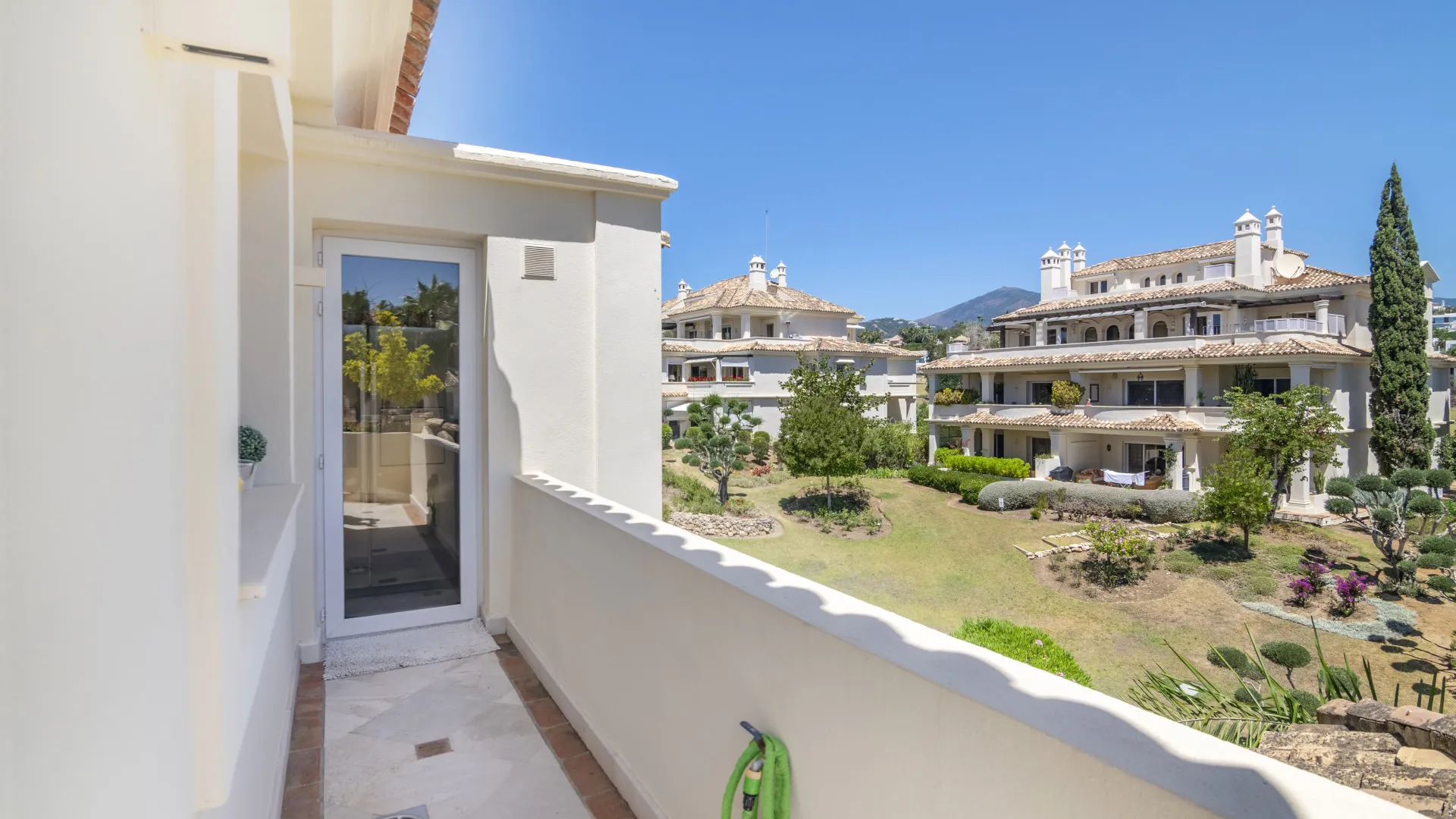 Buy duplex penthouse in Las Alamandas