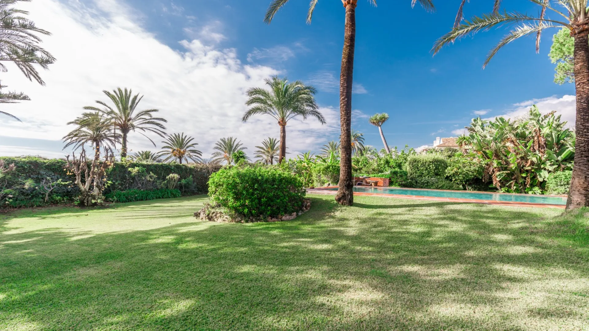 Villa en venta con 5 dormitorios en La Reserva de los Monteros