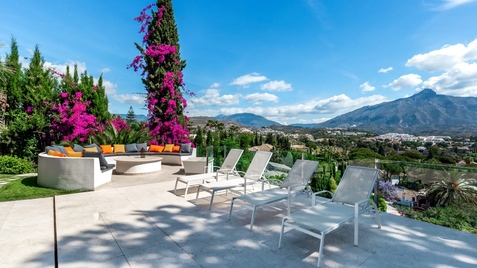 Comprar villa con 6 dormitorios en Las Brisas