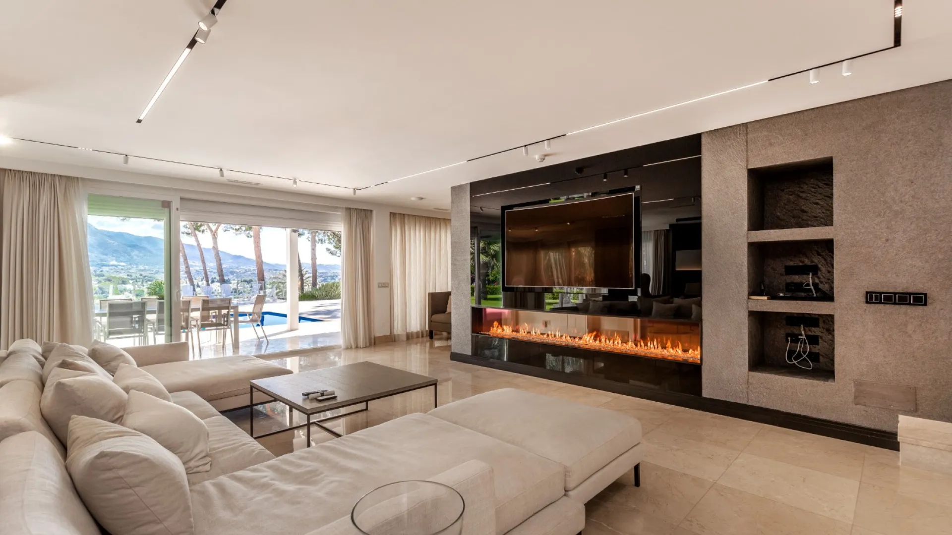 Comprar villa con 6 dormitorios en Las Brisas