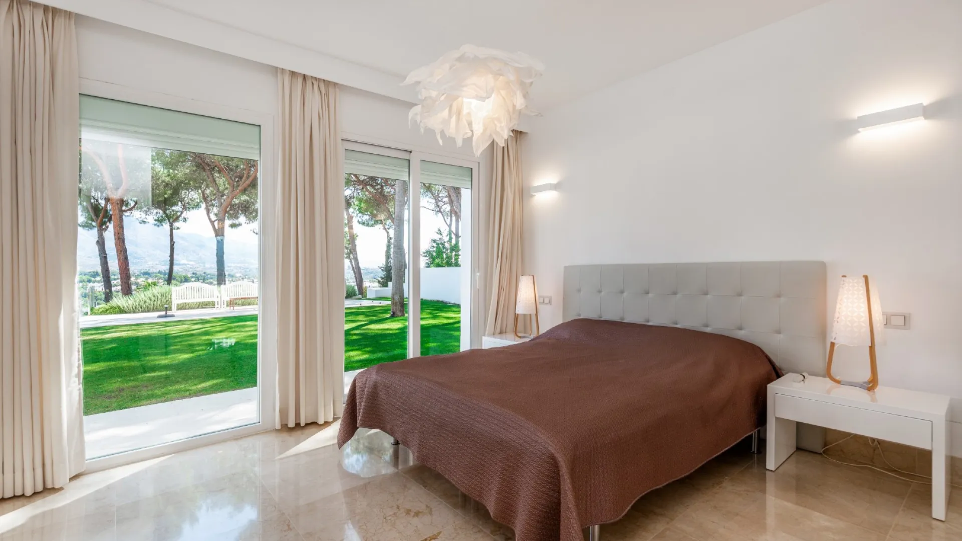 Comprar villa con 6 dormitorios en Las Brisas