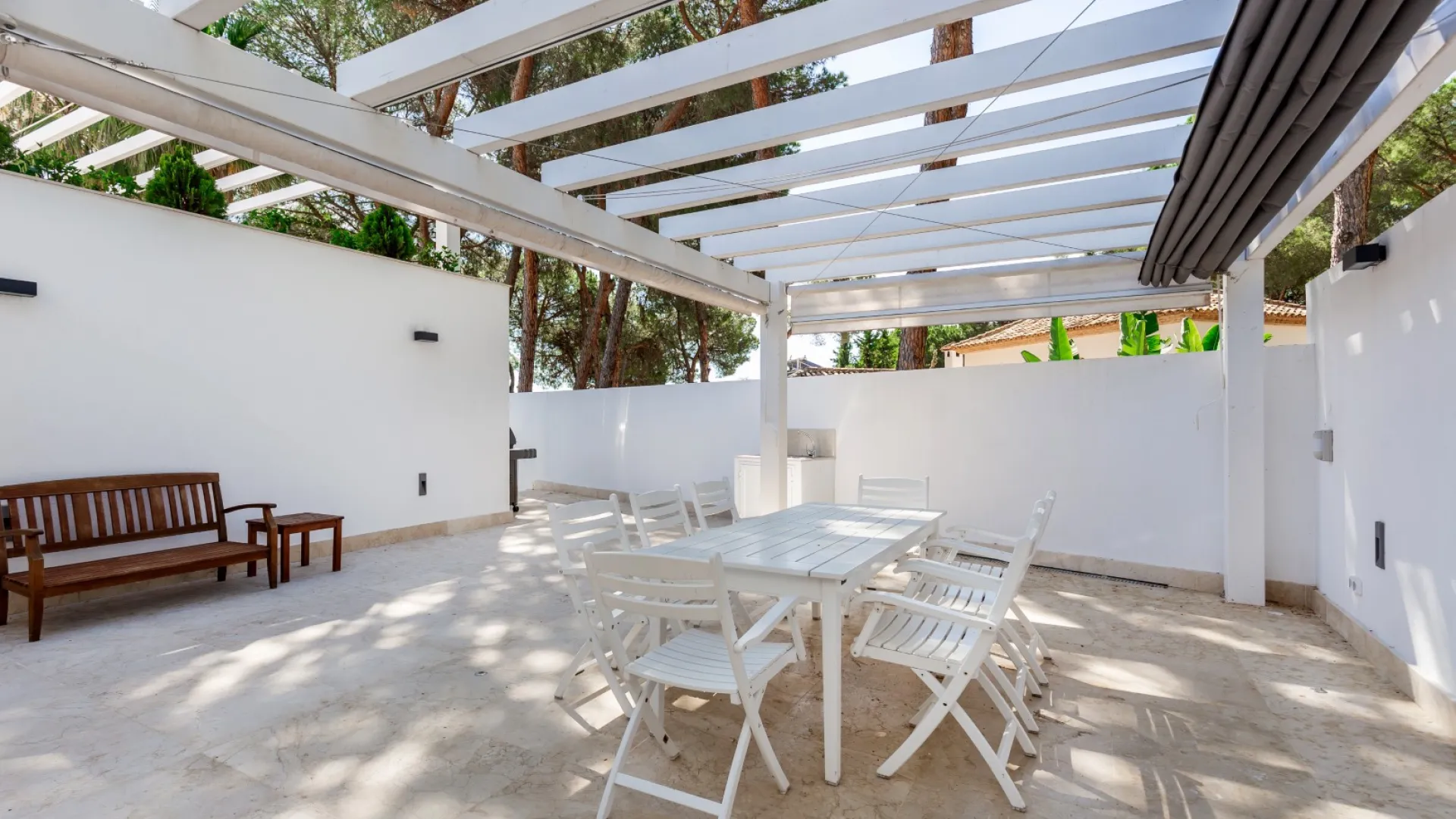 Comprar villa con 6 dormitorios en Las Brisas