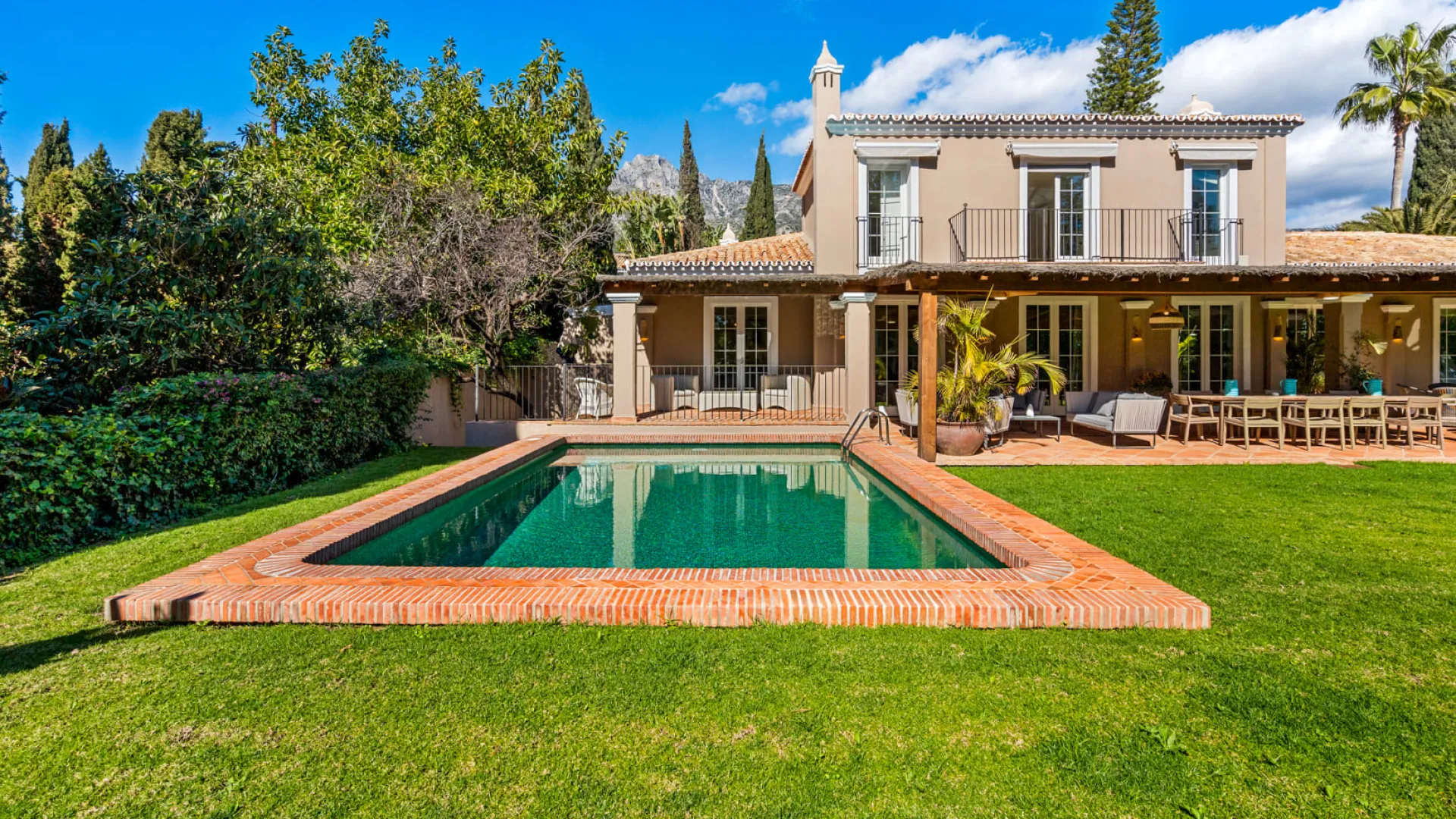 For sale Nagüeles 4 bedrooms villa