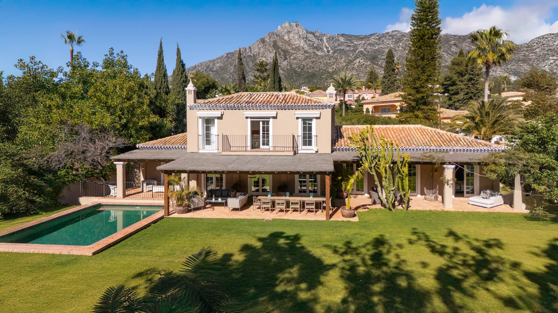 For sale Nagüeles 4 bedrooms villa